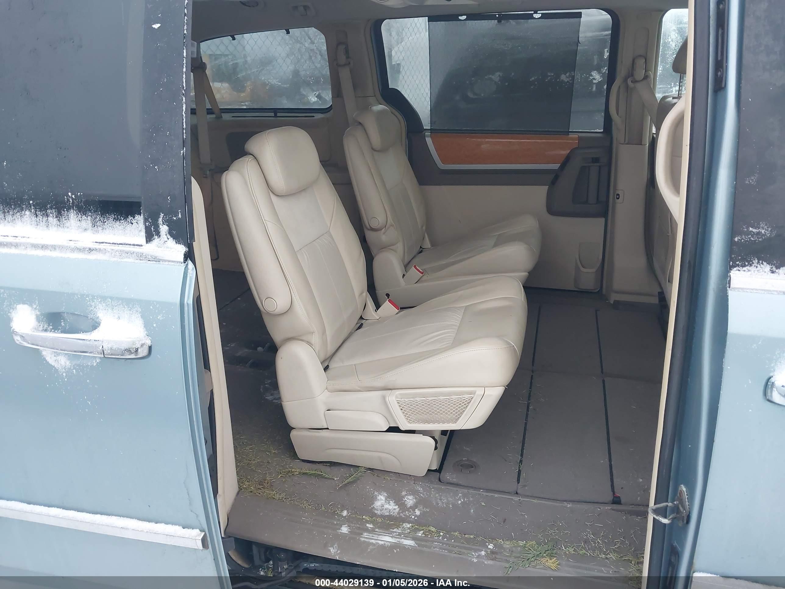 CHRYSLER TOWN image 8