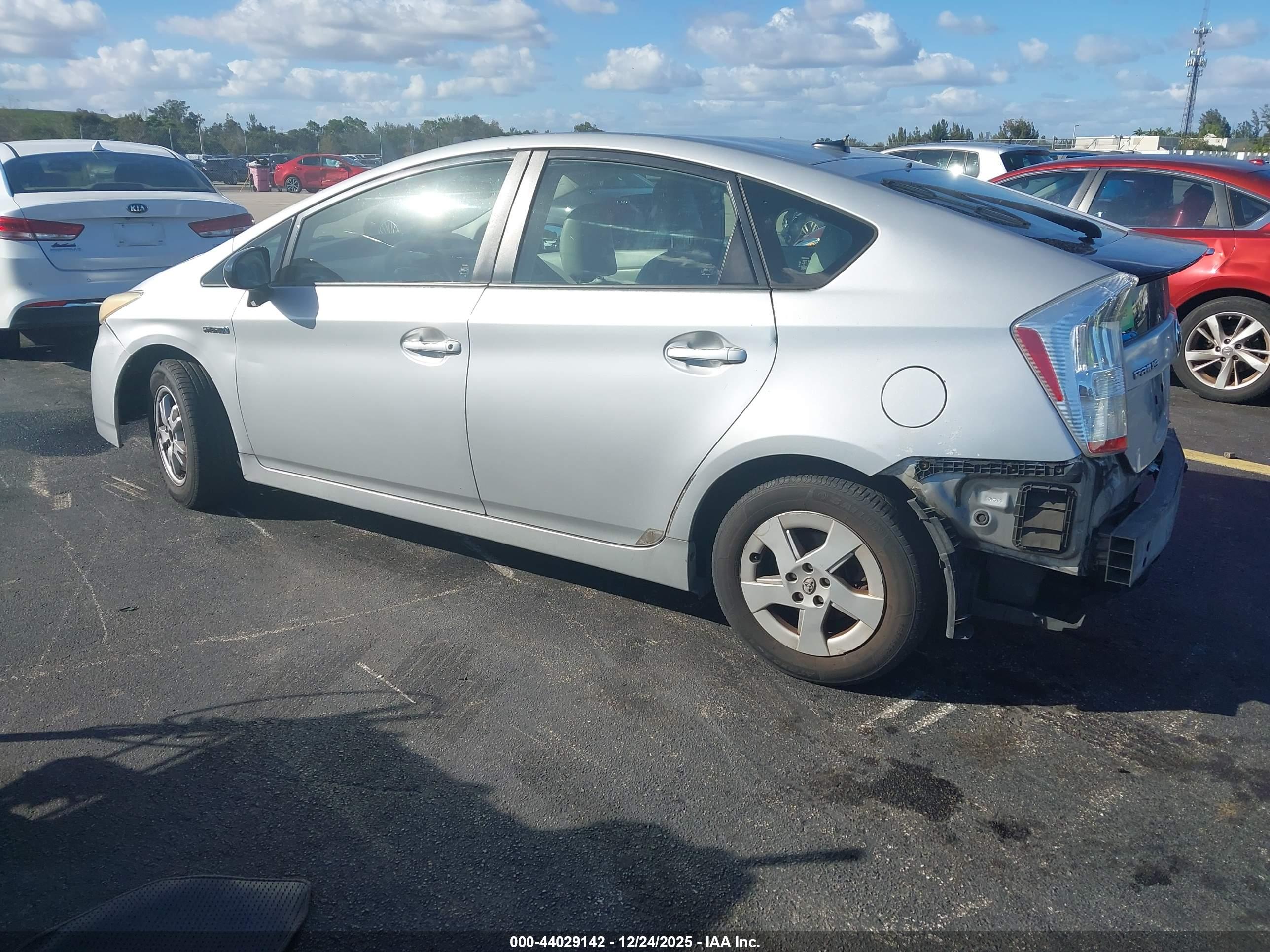 TOYOTA PRIUS image 3