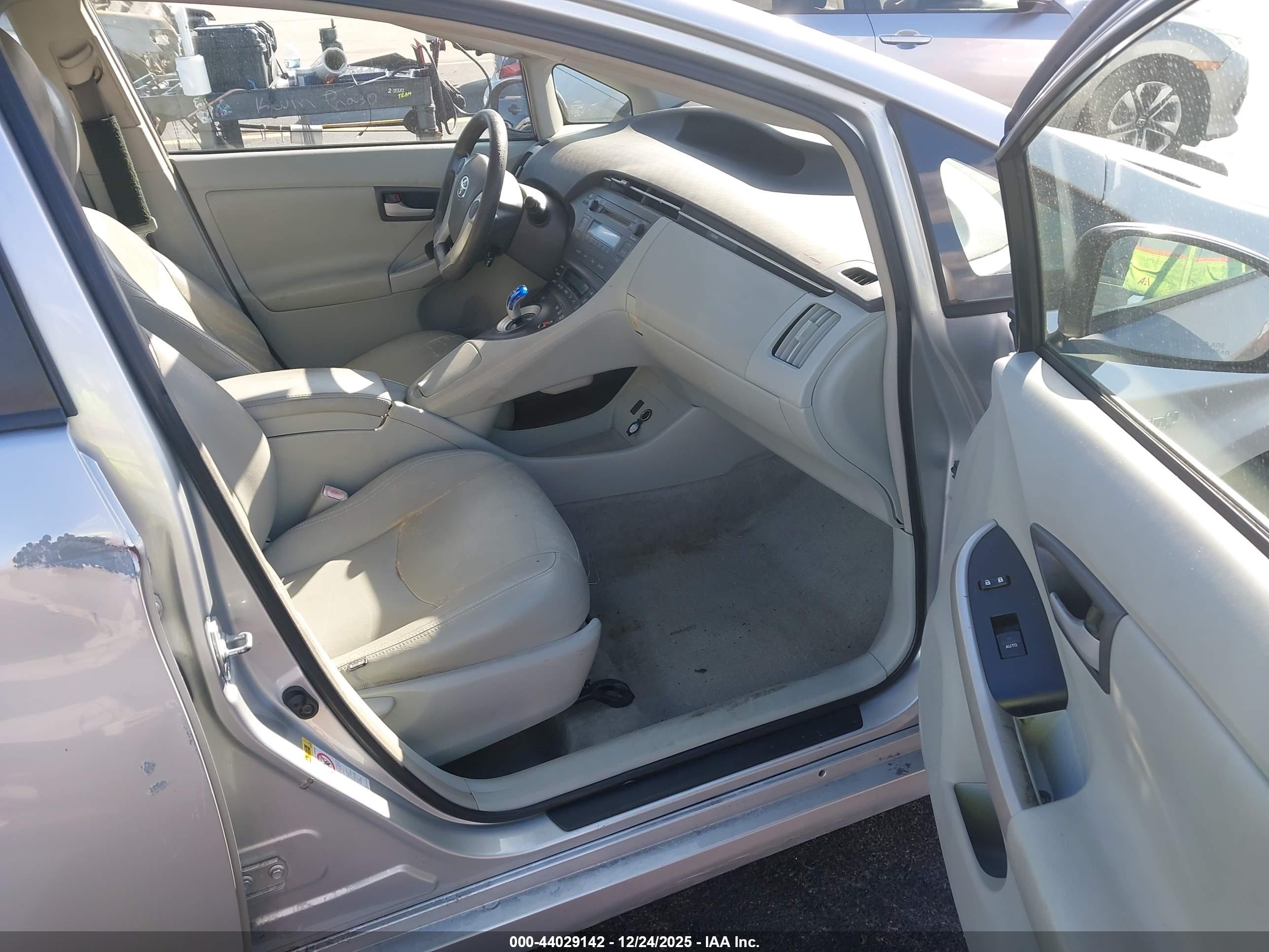 TOYOTA PRIUS image 5