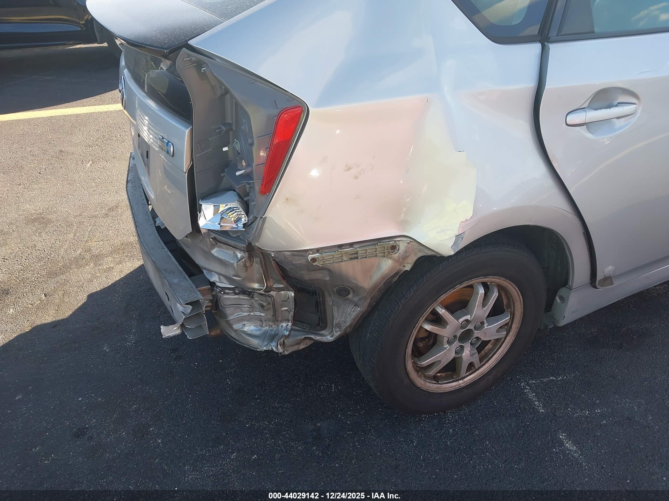 TOYOTA PRIUS image 6
