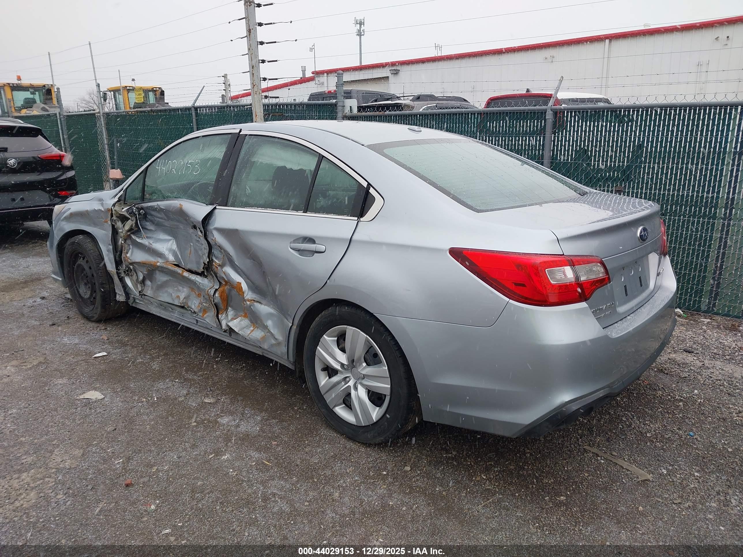 SUBARU LEGACY image 3