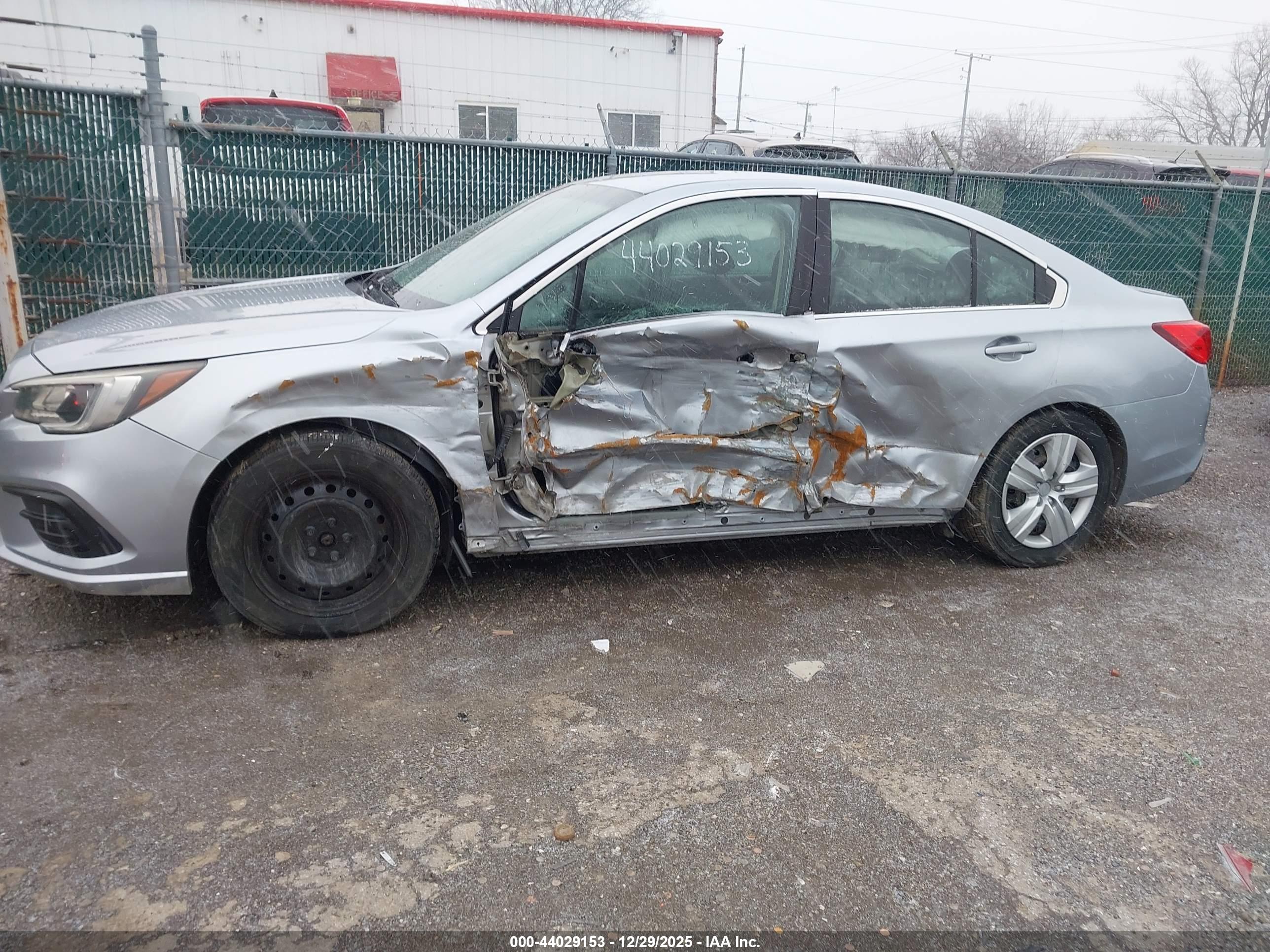SUBARU LEGACY image 6