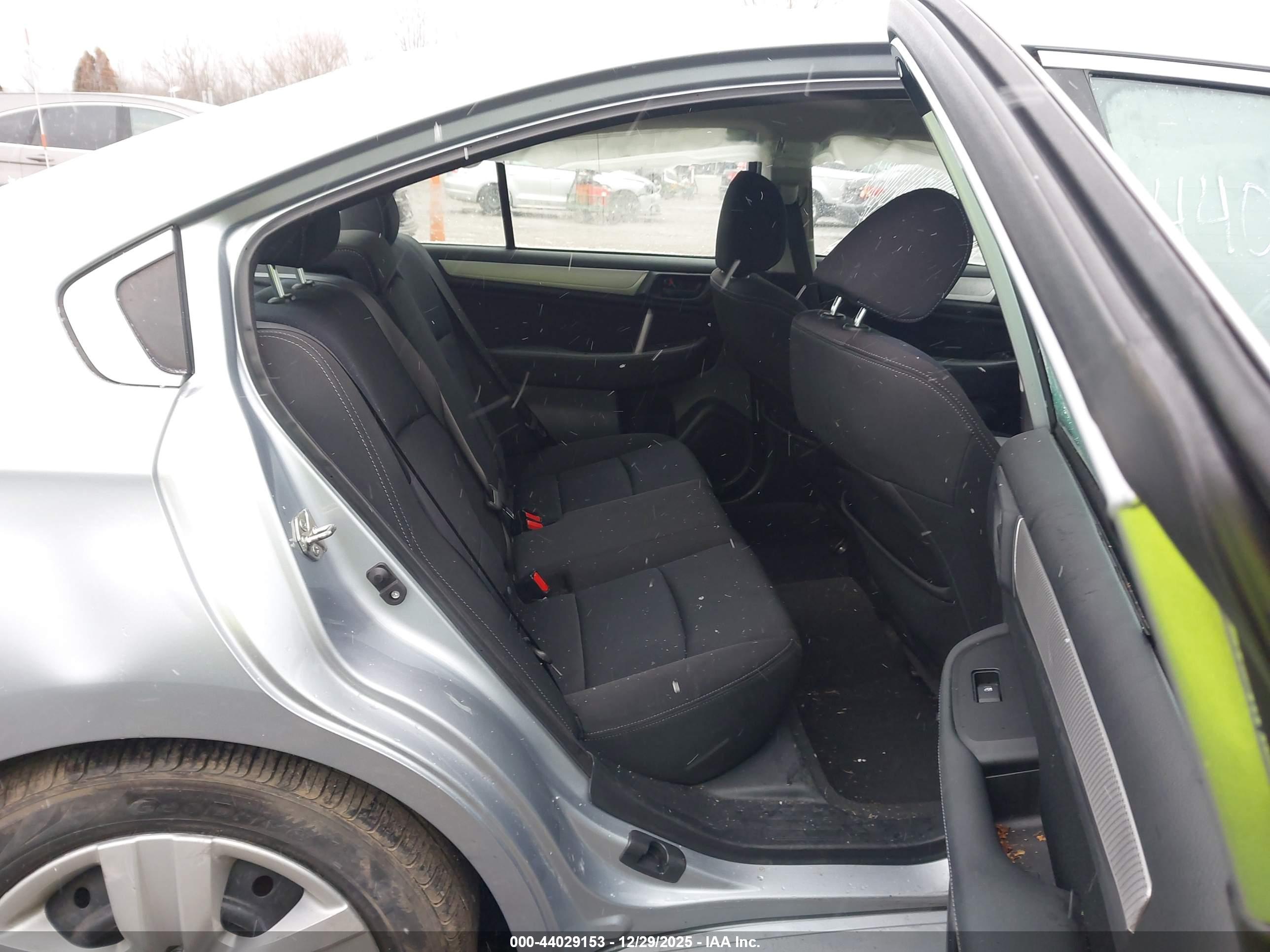 SUBARU LEGACY image 8