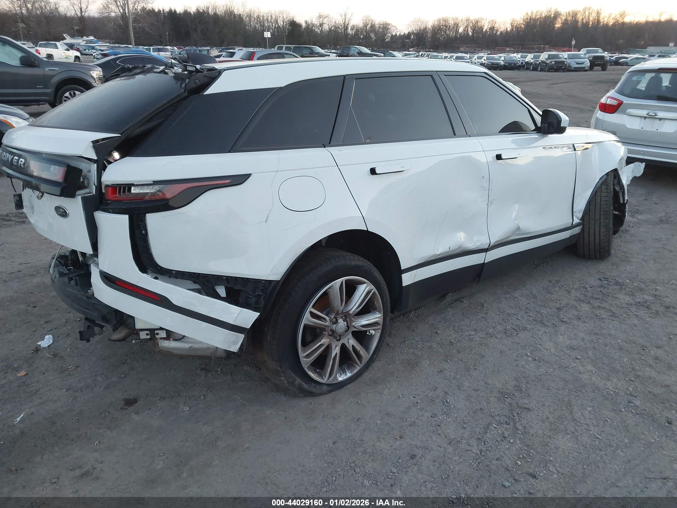 LAND ROVER image 4
