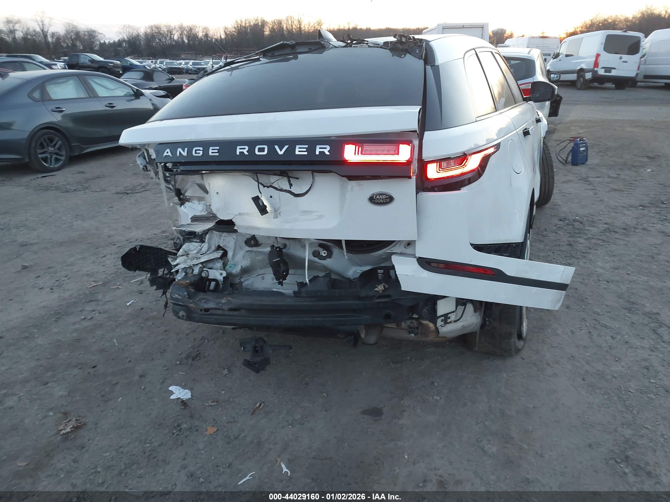 LAND ROVER image 6