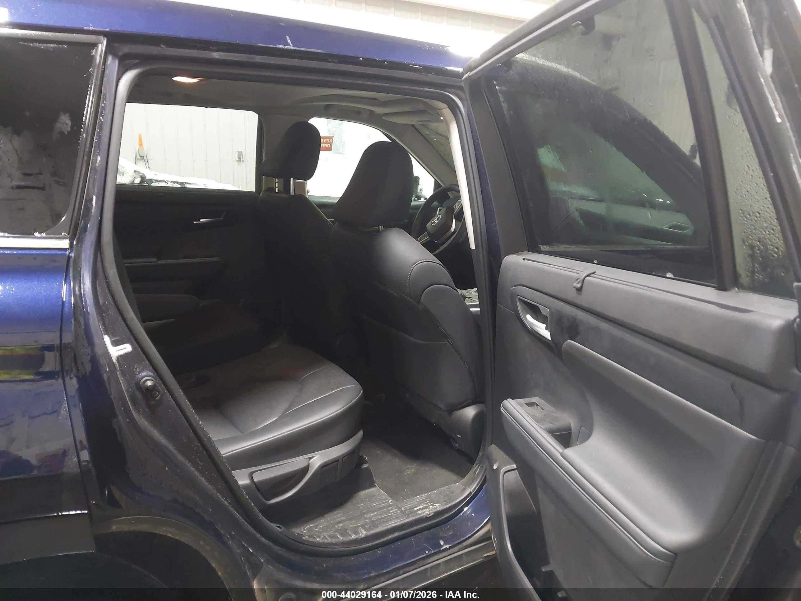 TOYOTA HIGHLANDER image 8