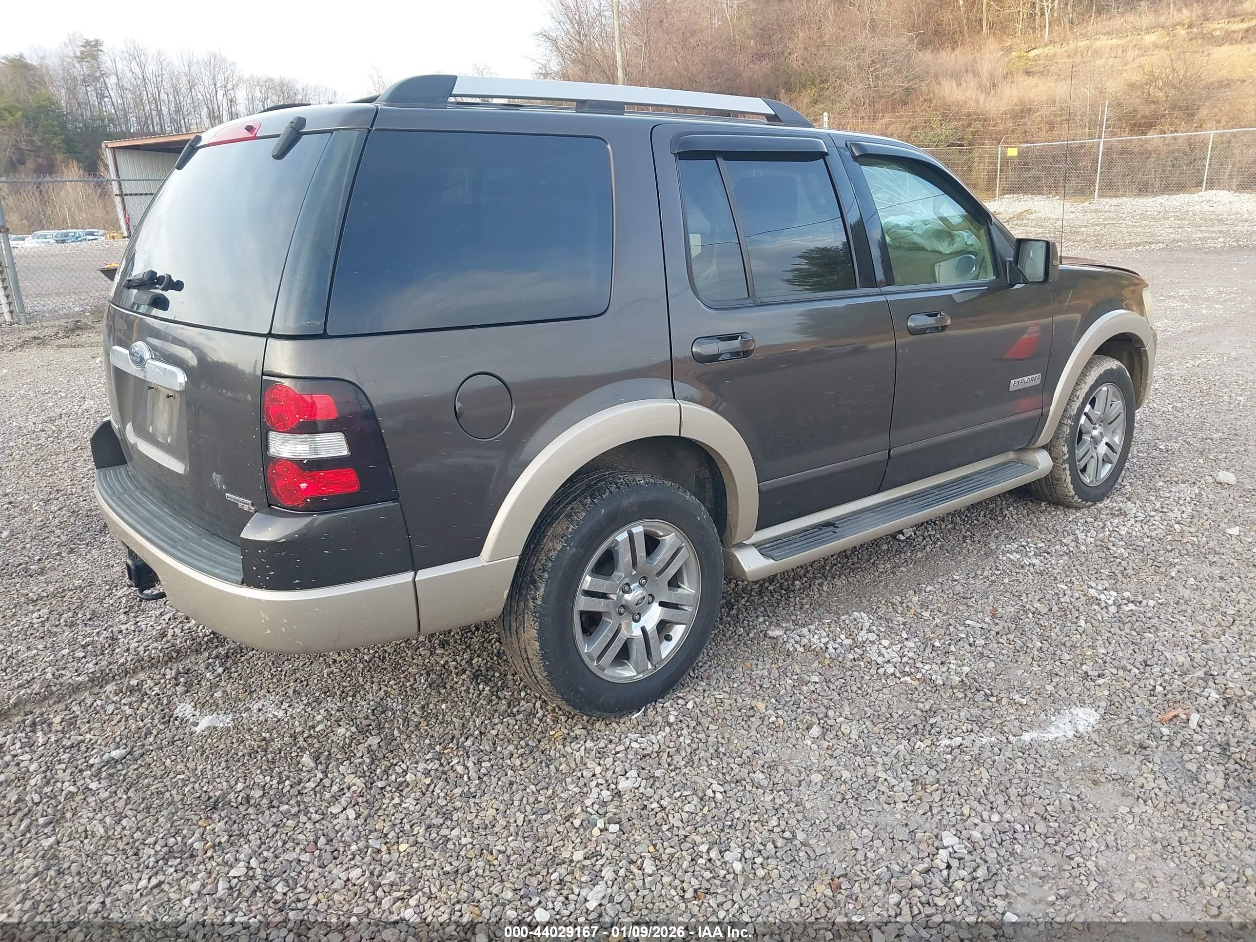 FORD EXPLORER image 4