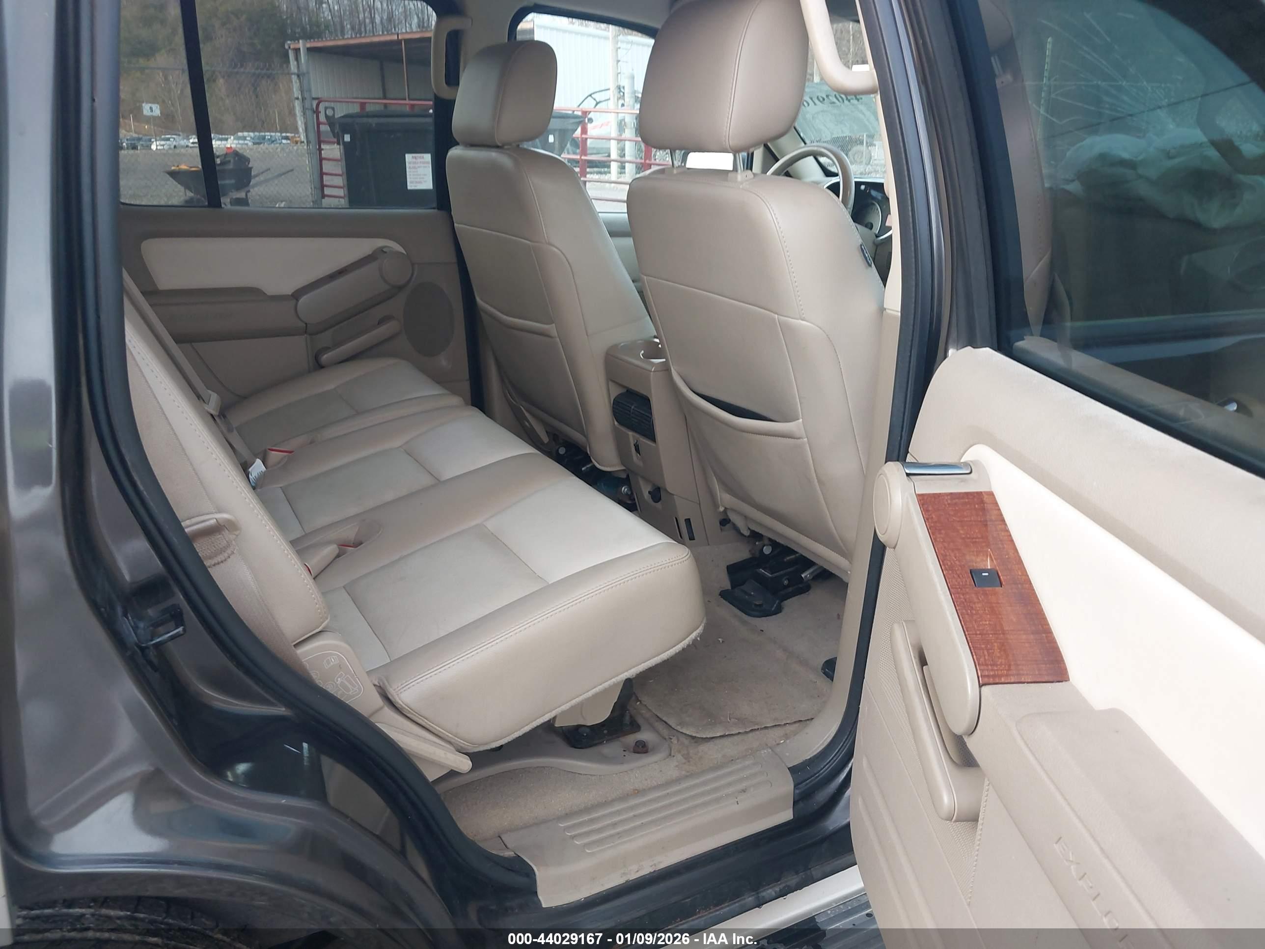 FORD EXPLORER image 8