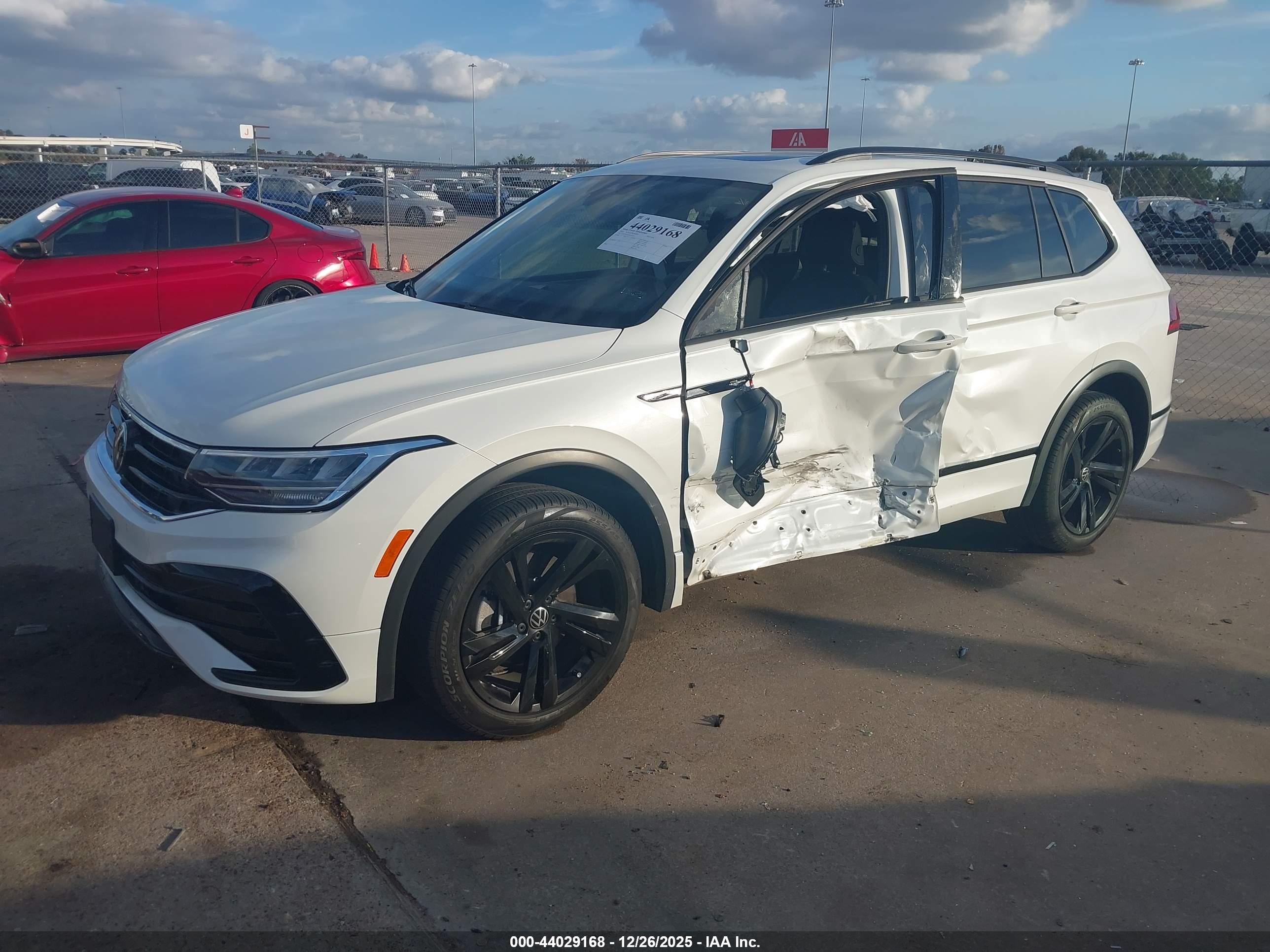 VOLKSWAGEN TIGUAN image 2