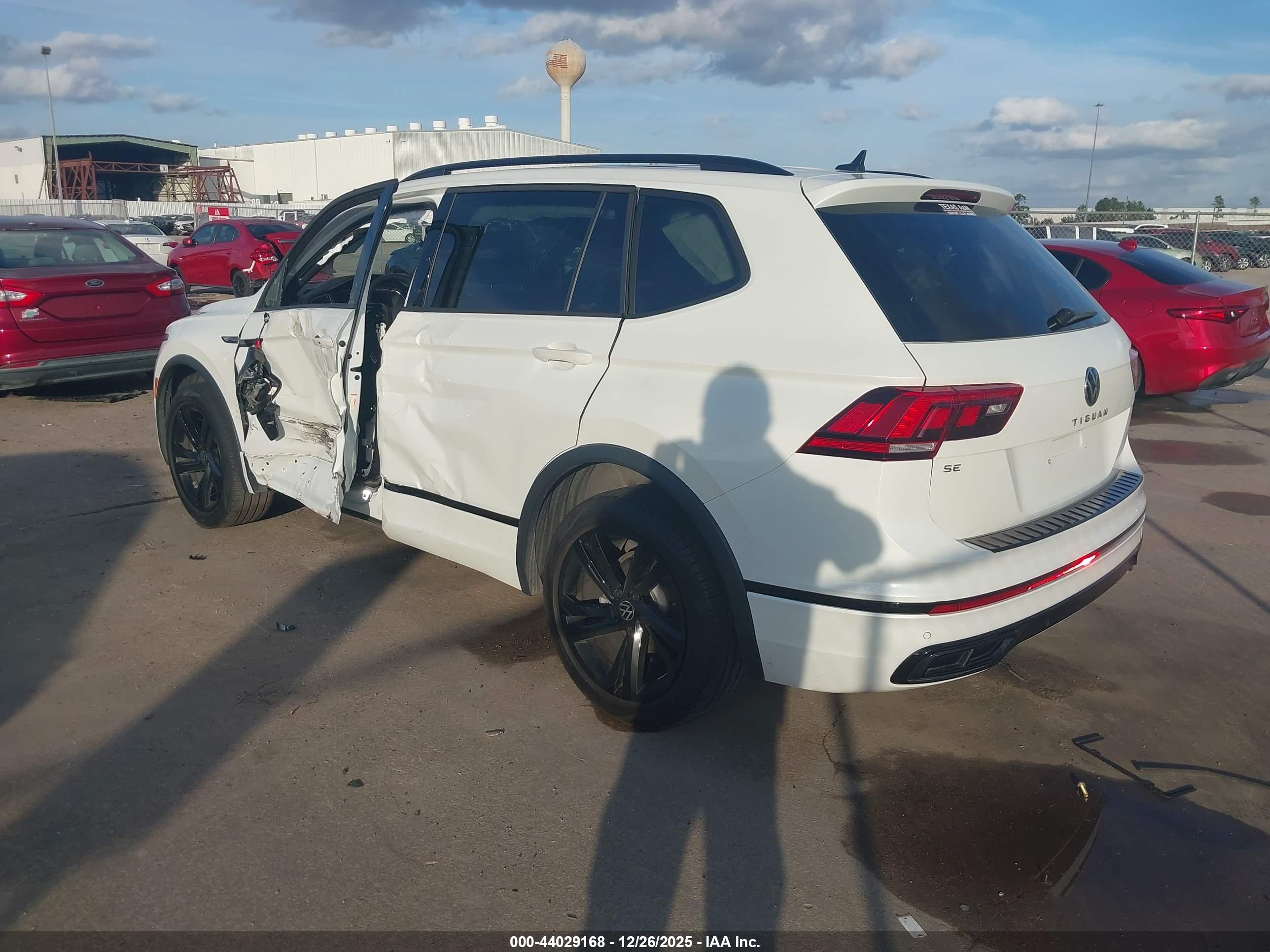 VOLKSWAGEN TIGUAN image 3