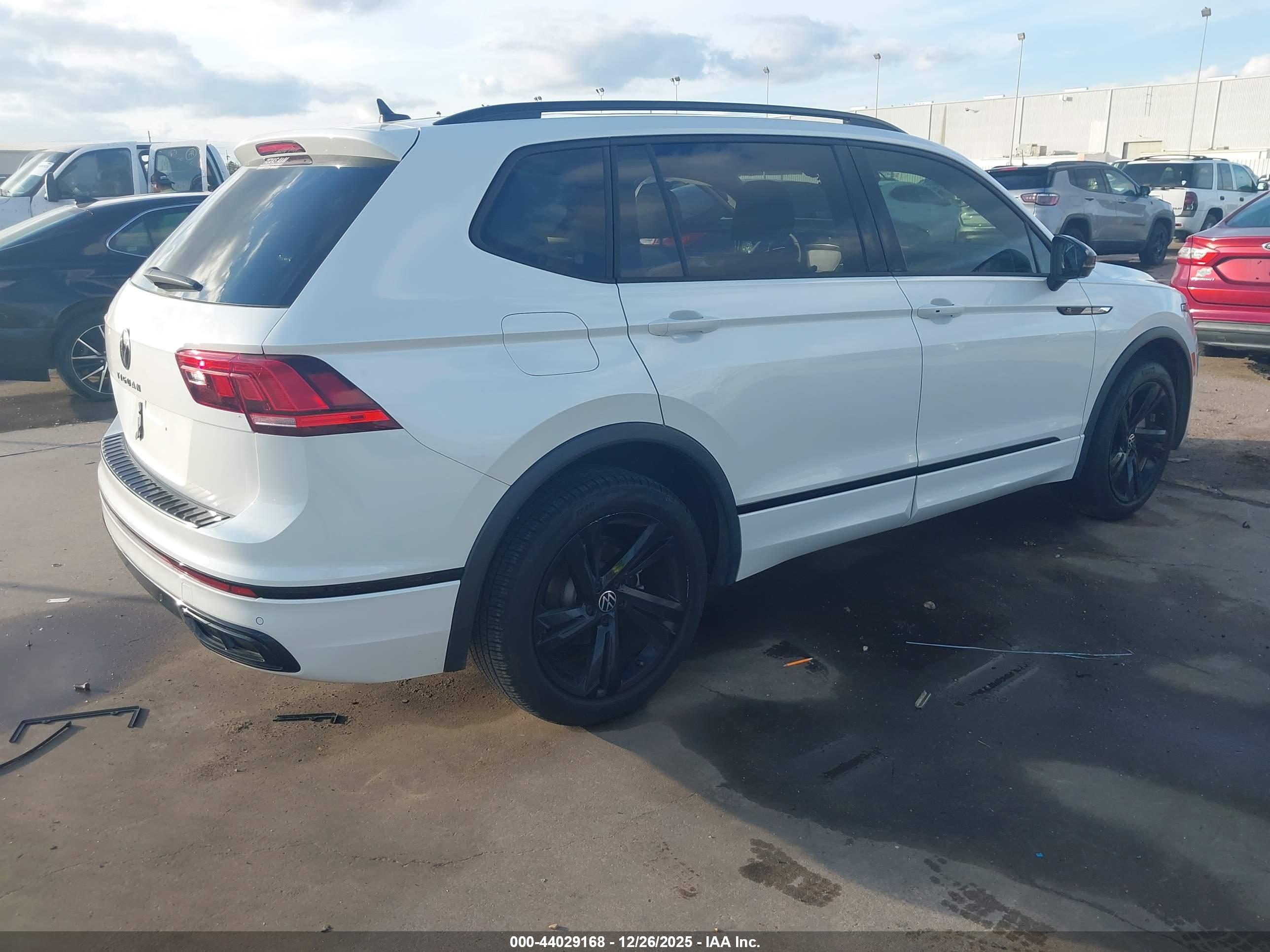 VOLKSWAGEN TIGUAN image 4