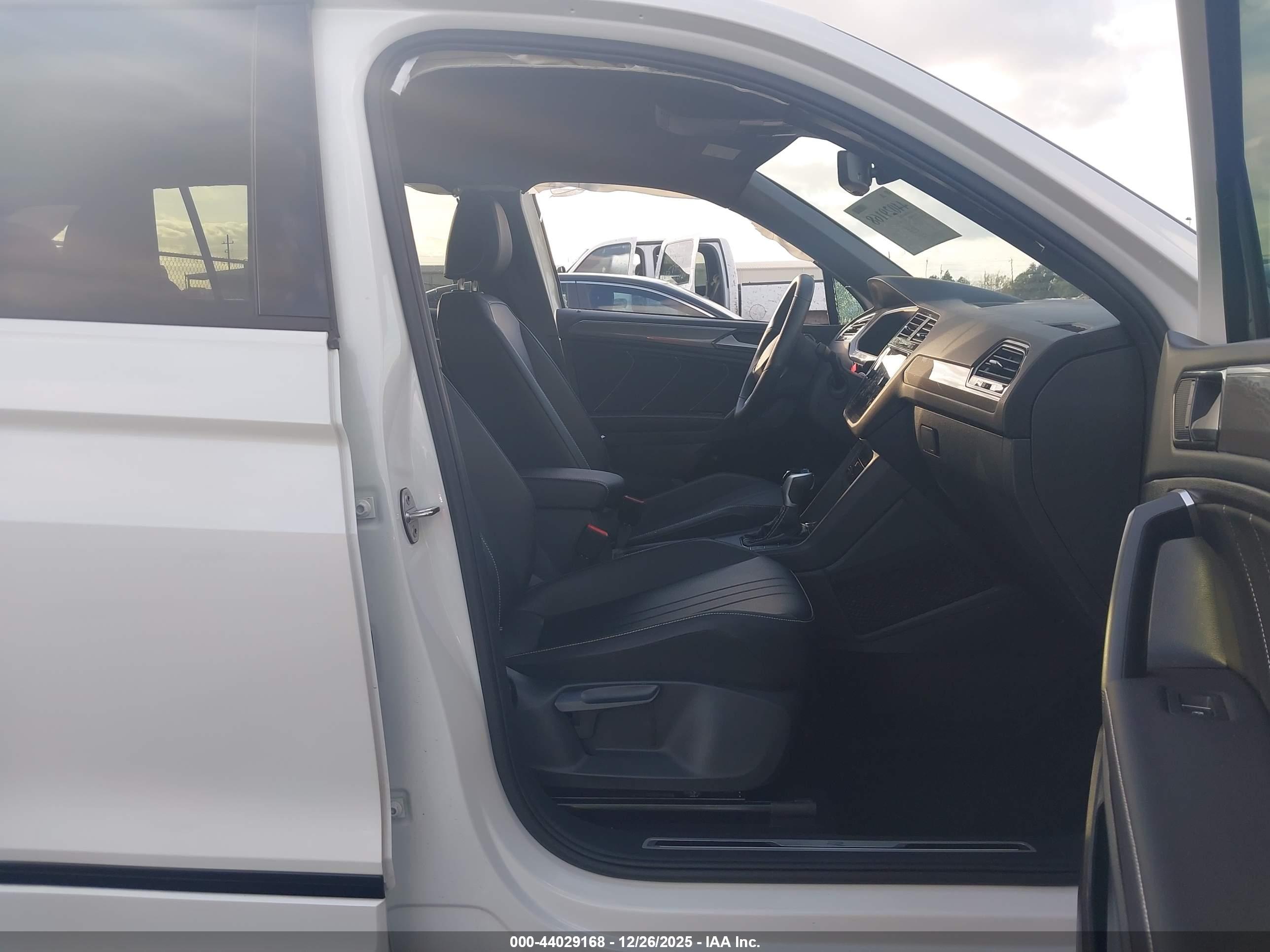 VOLKSWAGEN TIGUAN image 5