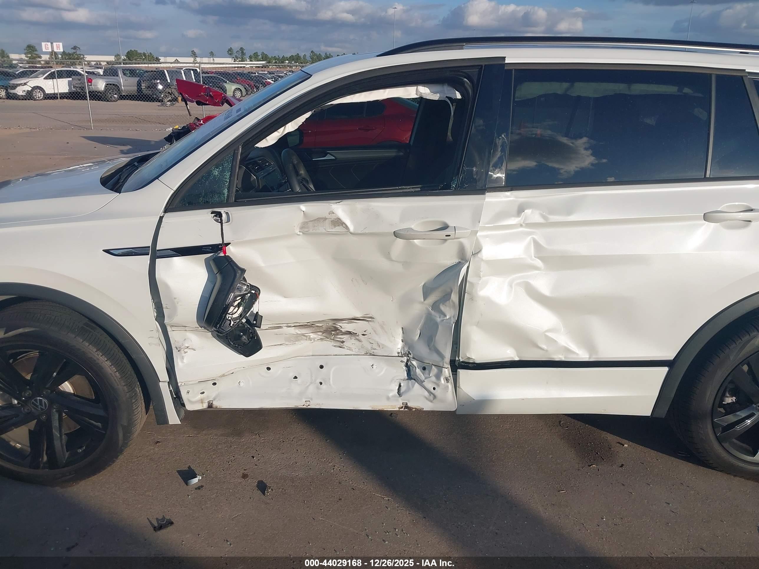 VOLKSWAGEN TIGUAN image 6