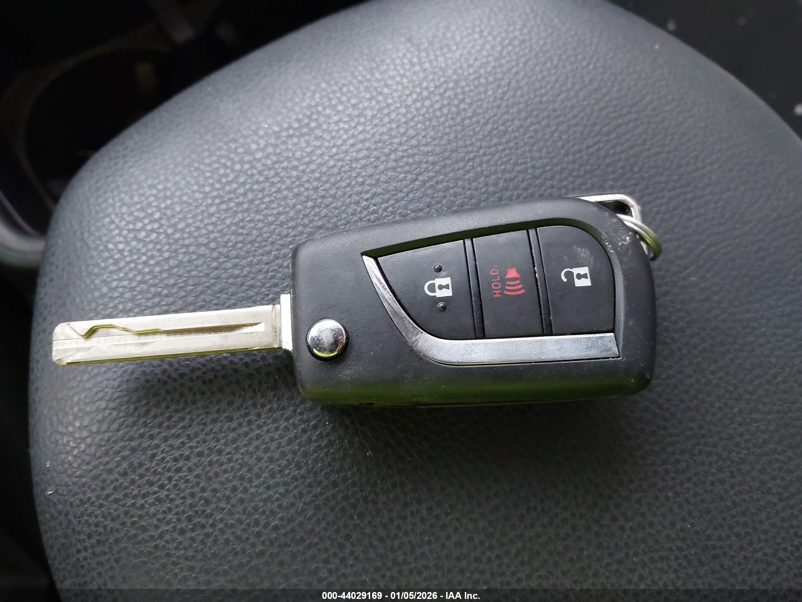TOYOTA RAV4 image 11