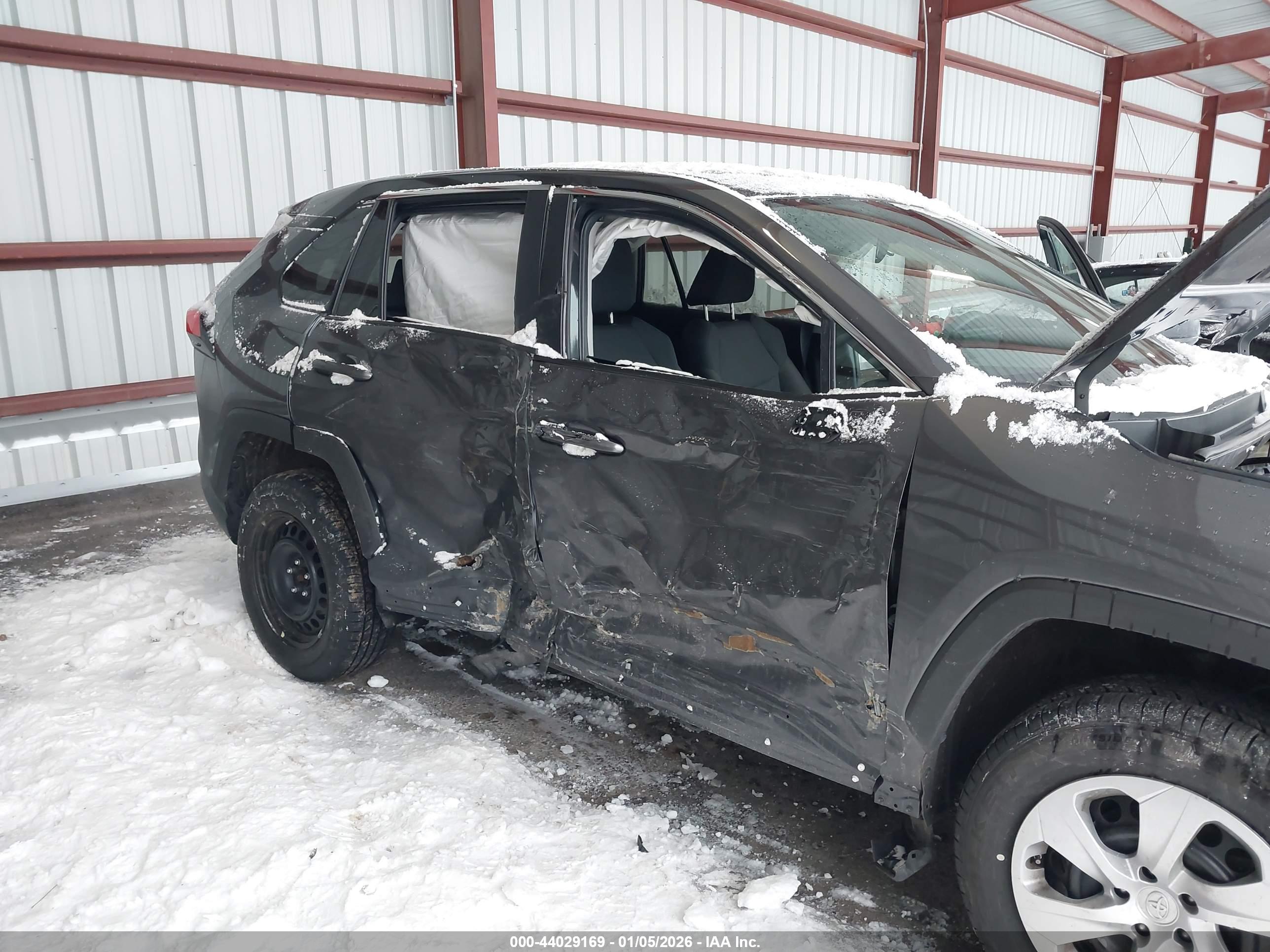 TOYOTA RAV4 image 6