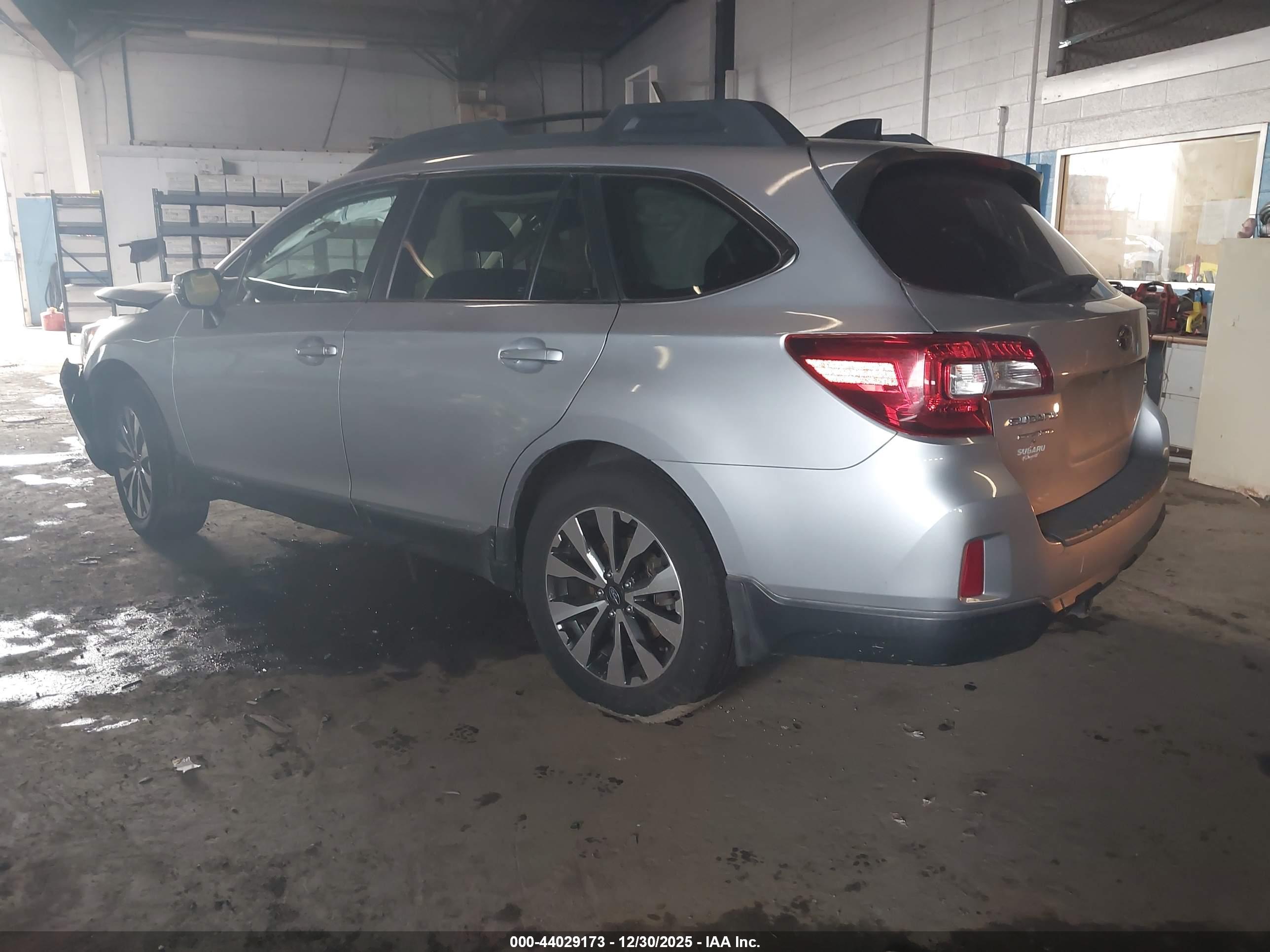 SUBARU OUTBACK image 3