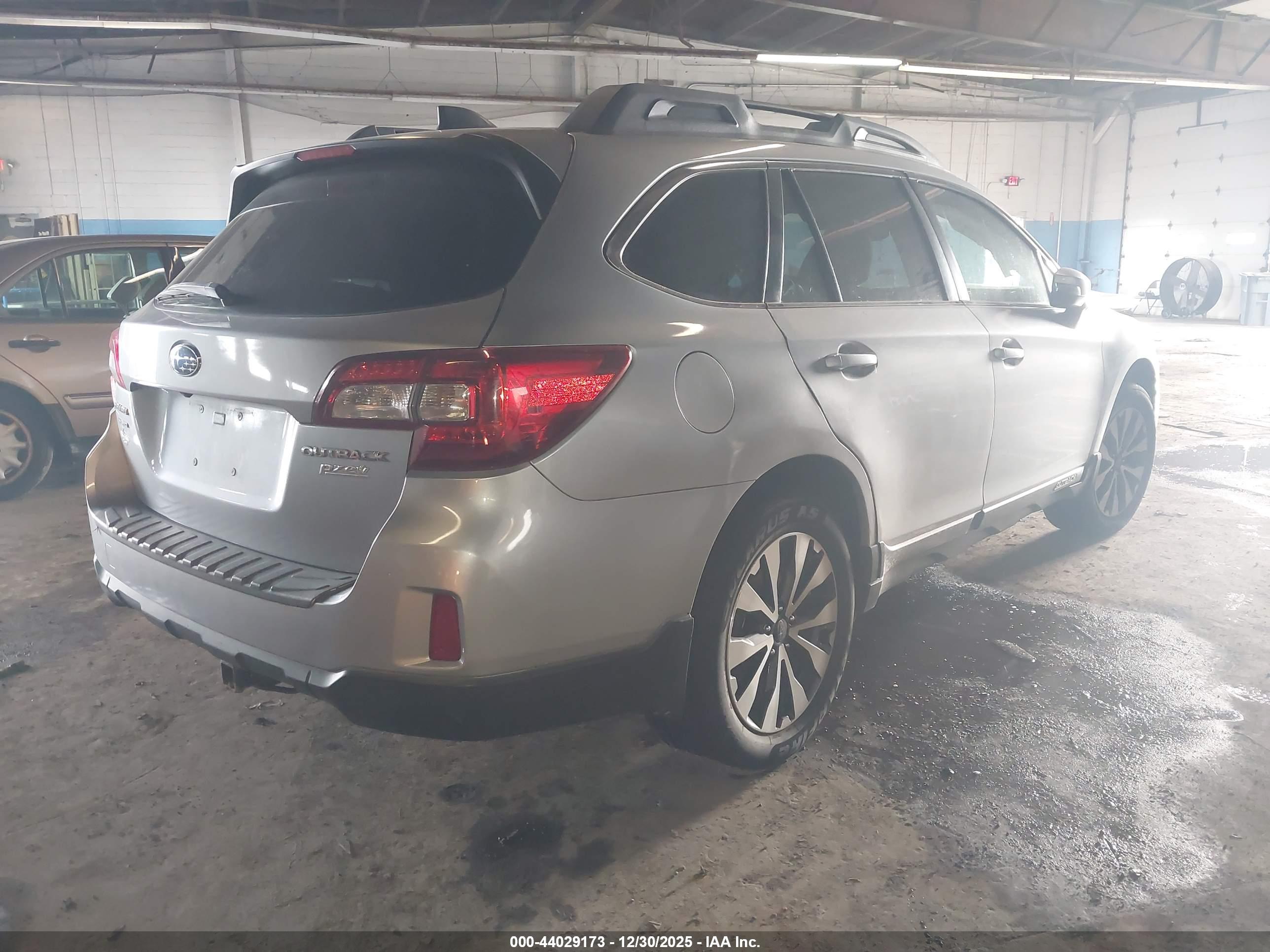 SUBARU OUTBACK image 4