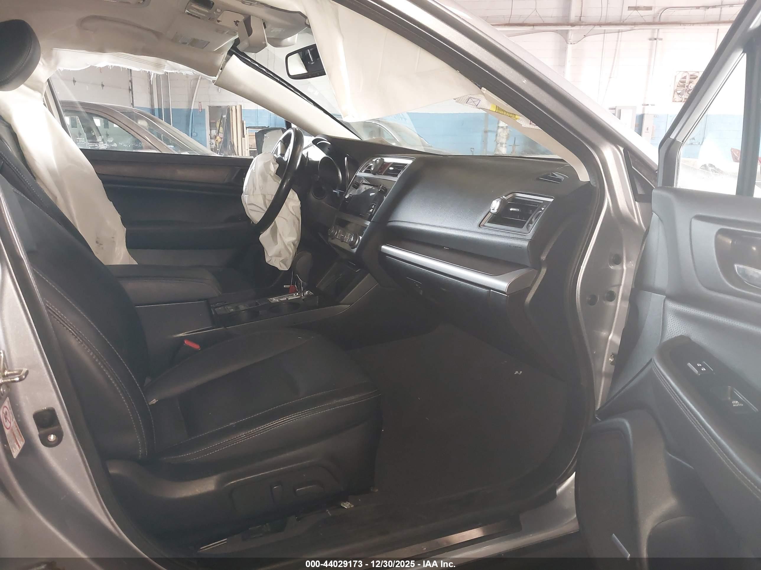 SUBARU OUTBACK image 5
