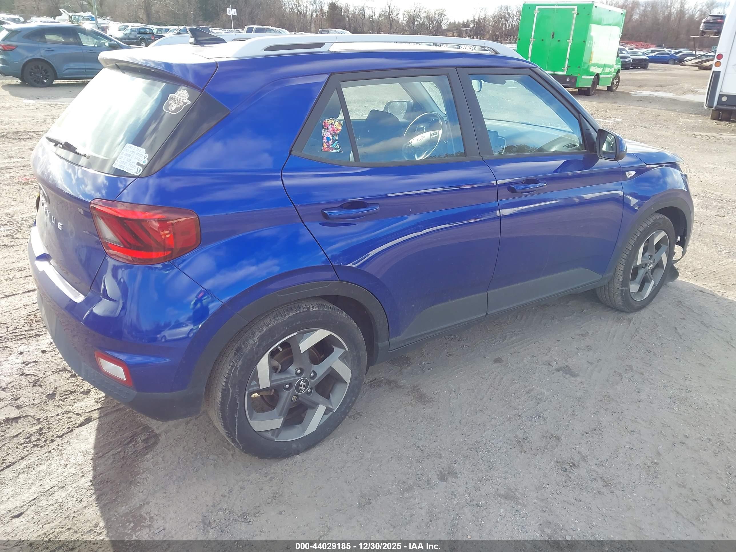 HYUNDAI VENUE image 4