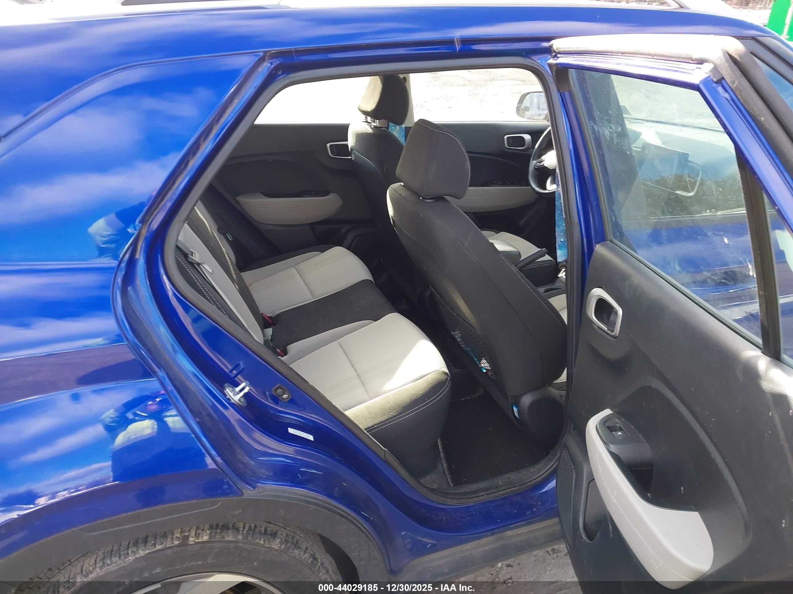HYUNDAI VENUE image 8