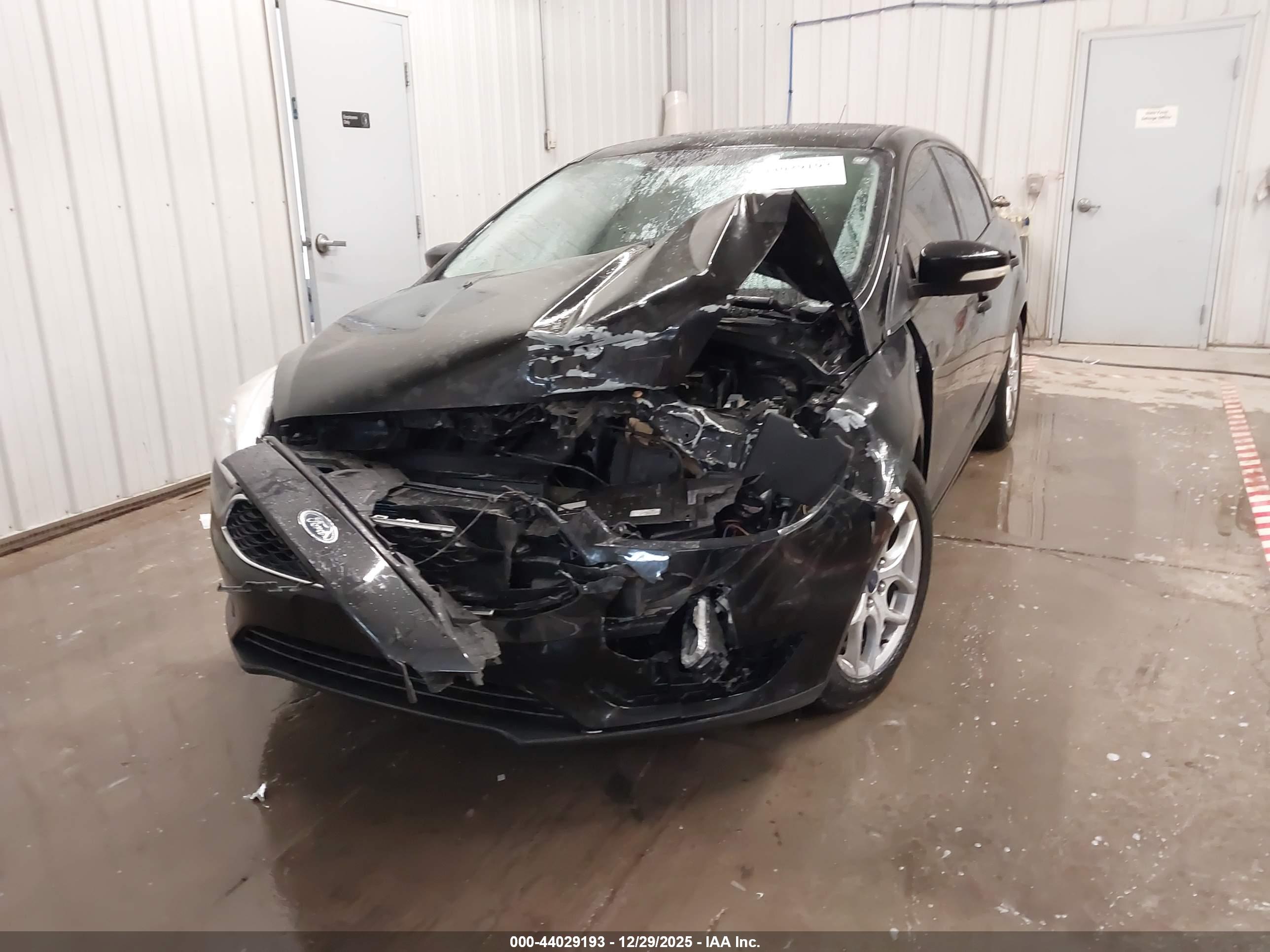 FORD FOCUS image 2
