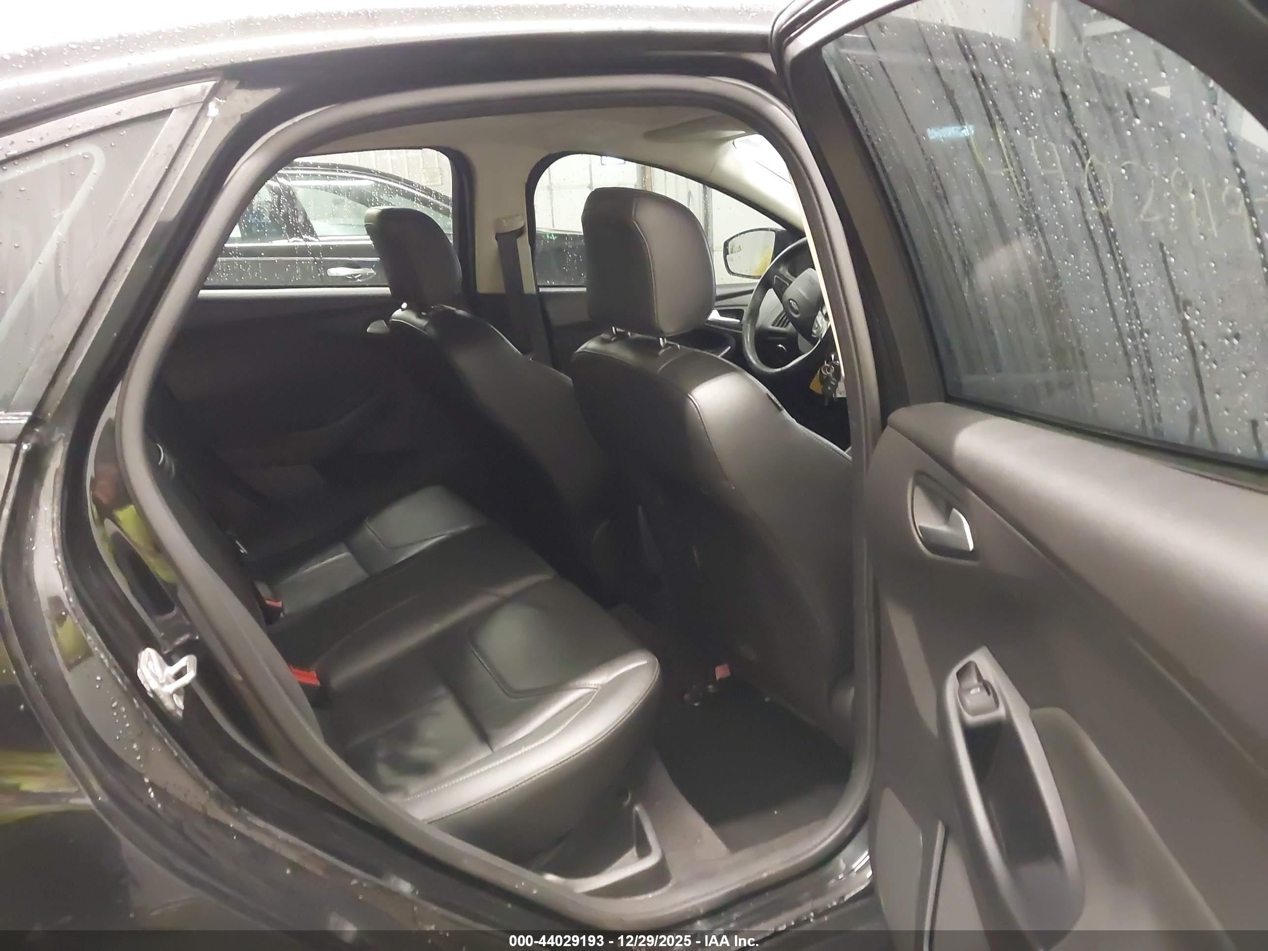 FORD FOCUS image 8