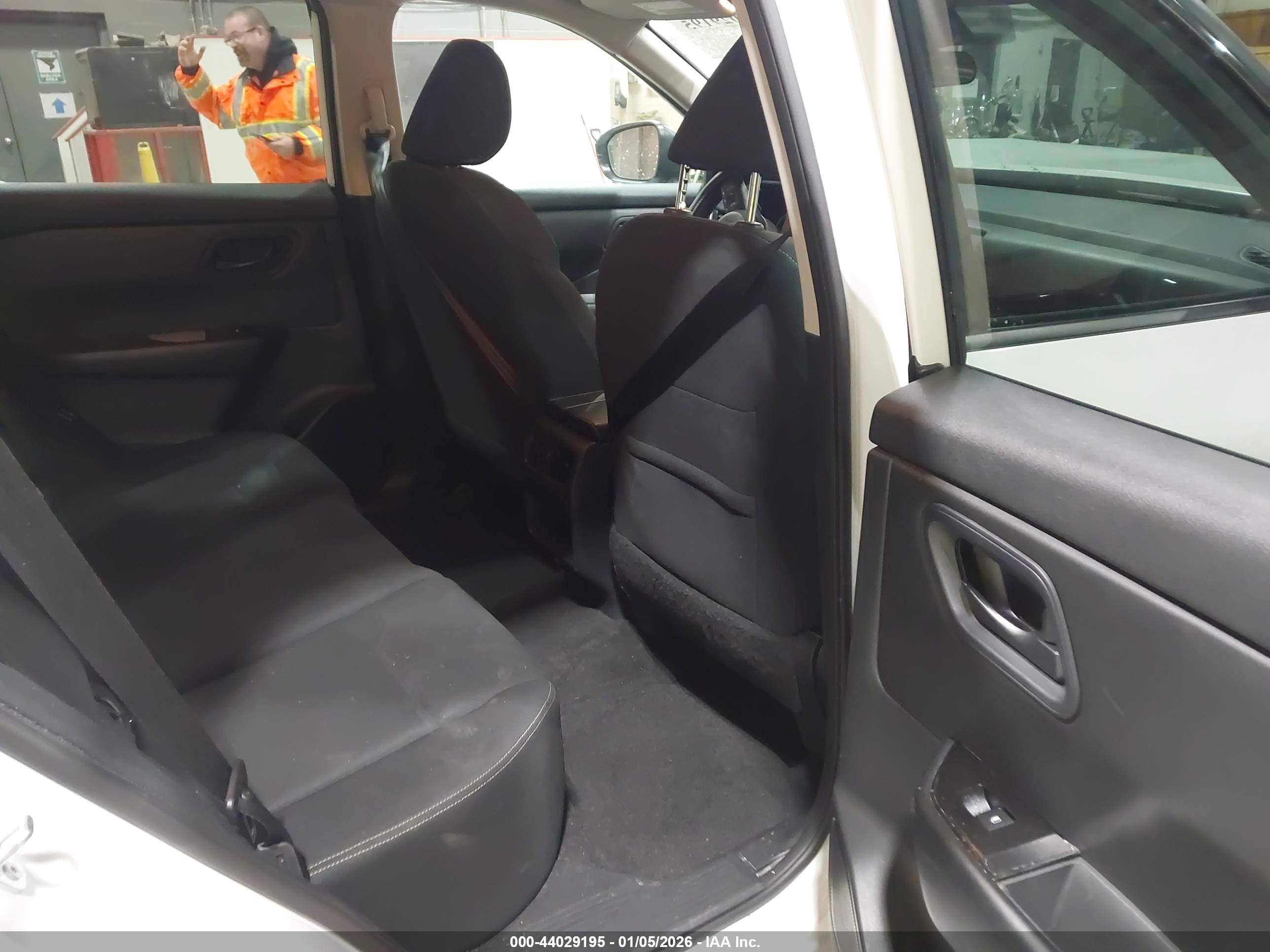 NISSAN ROGUE image 8