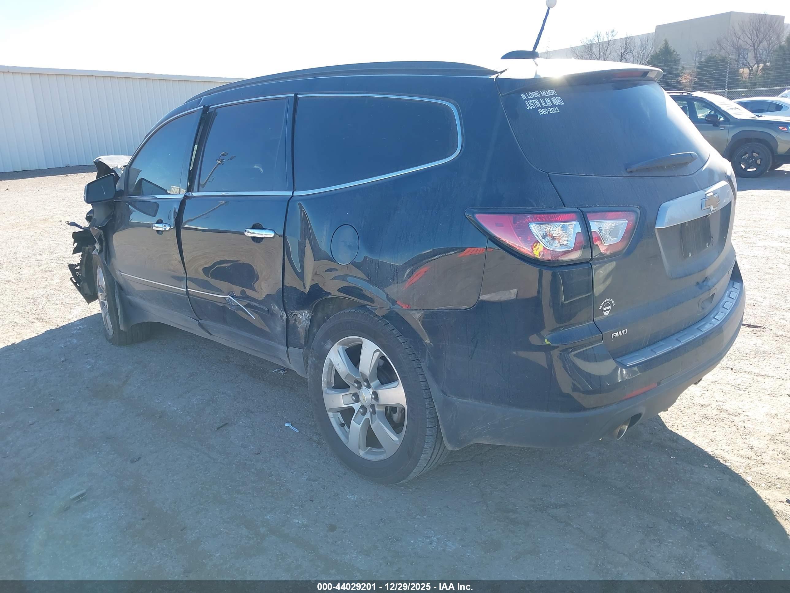 CHEVROLET TRAVERSE image 3