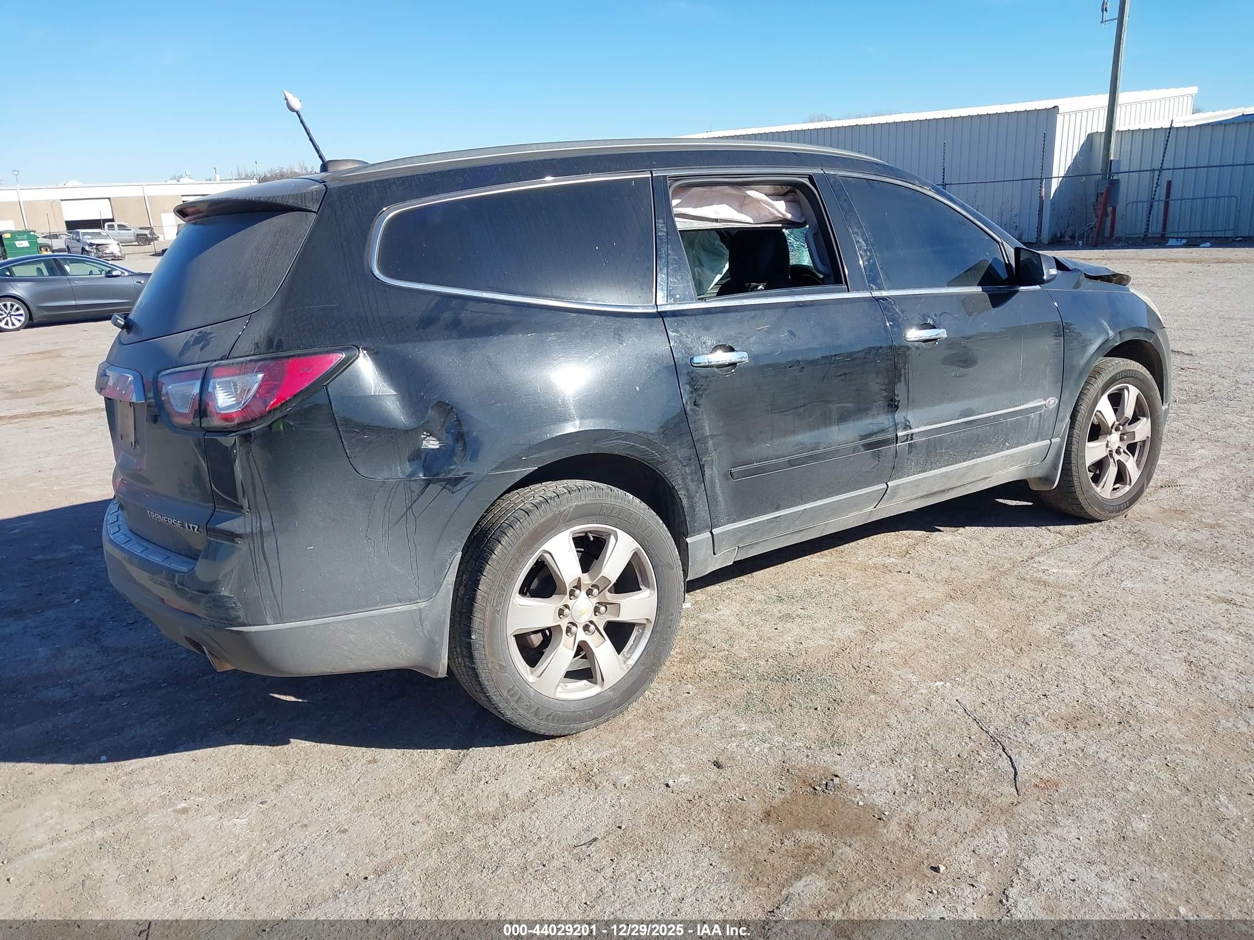 CHEVROLET TRAVERSE image 4