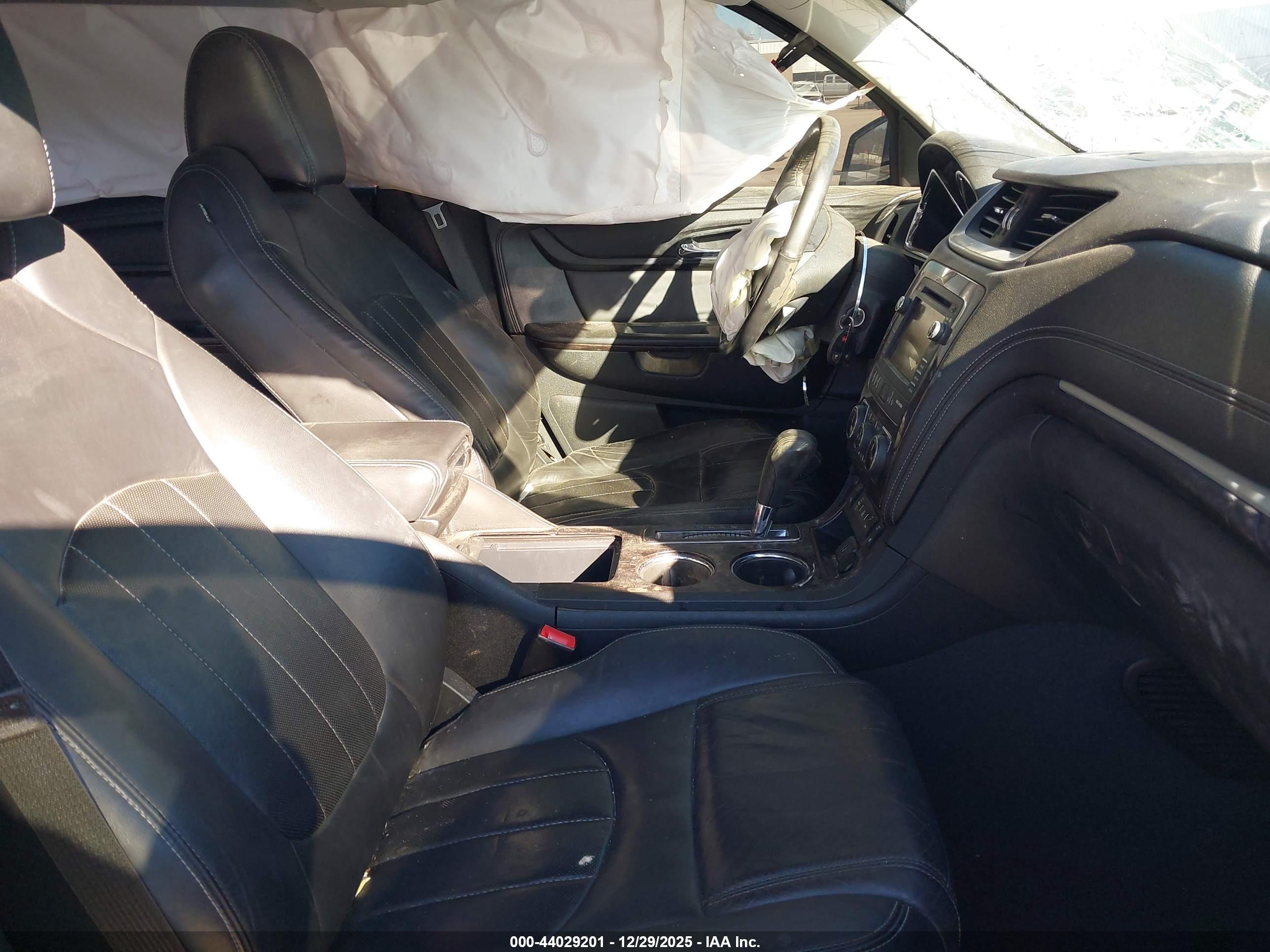 CHEVROLET TRAVERSE image 5