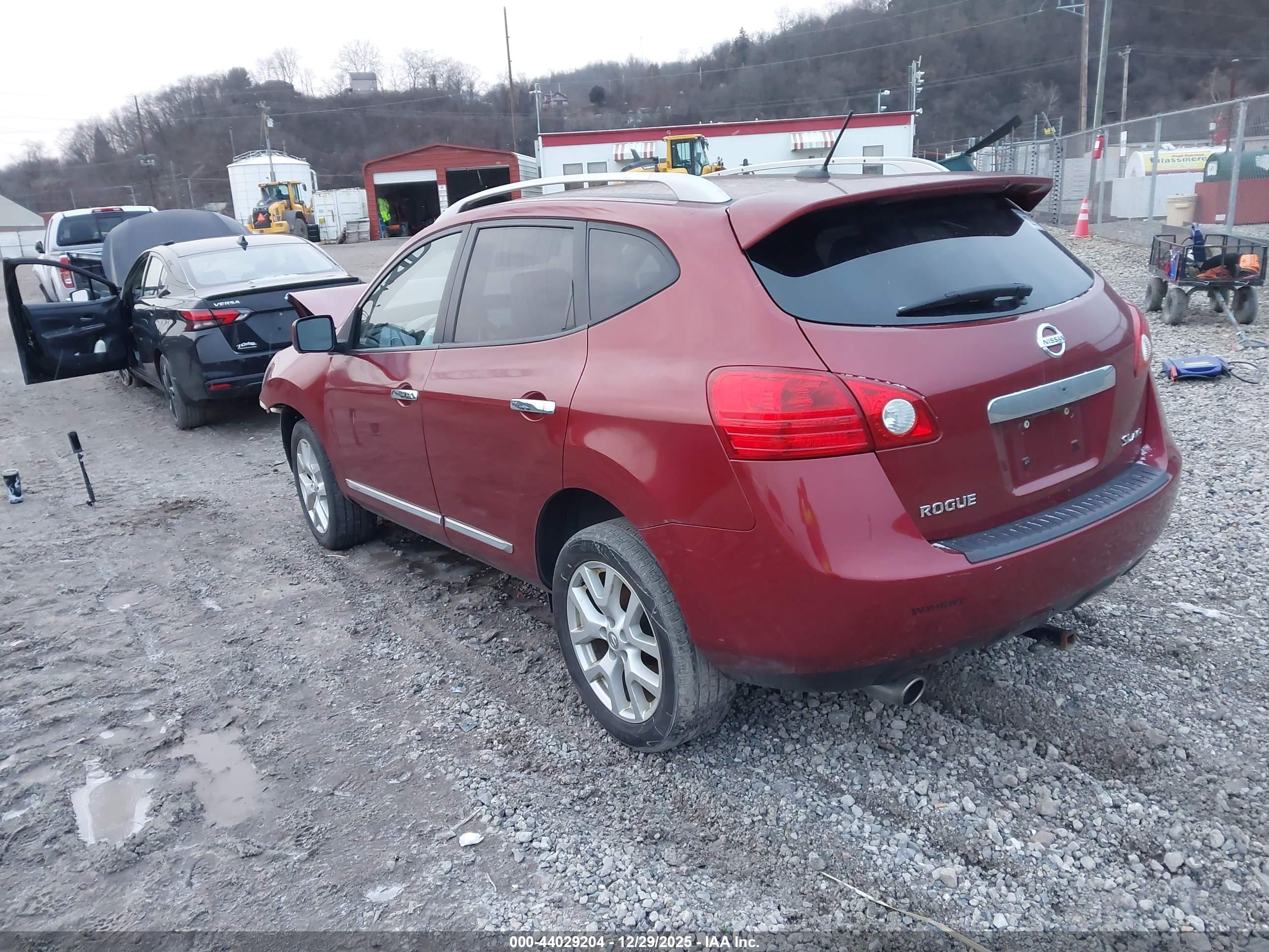 NISSAN ROGUE image 3