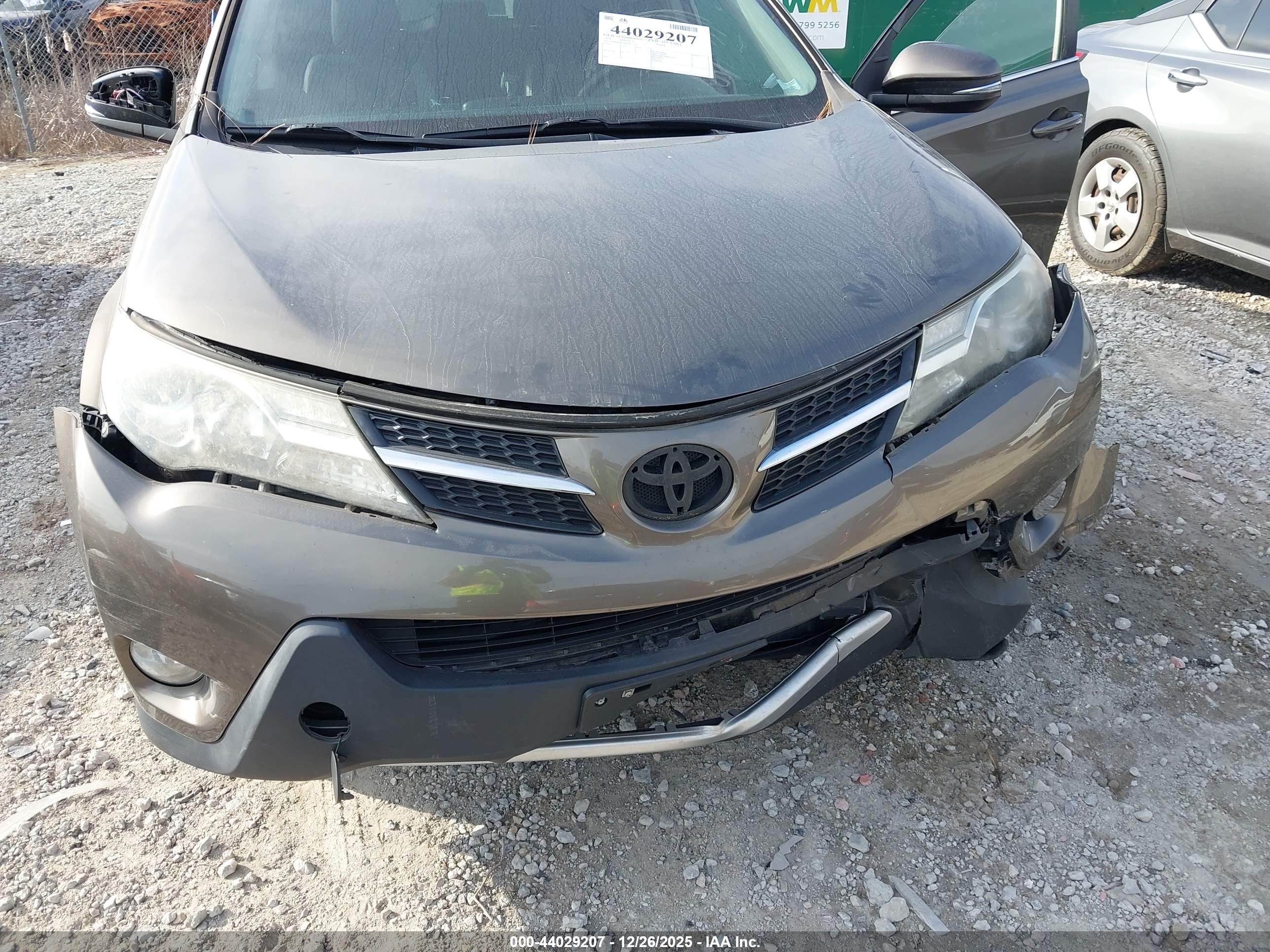 TOYOTA RAV4 image 10