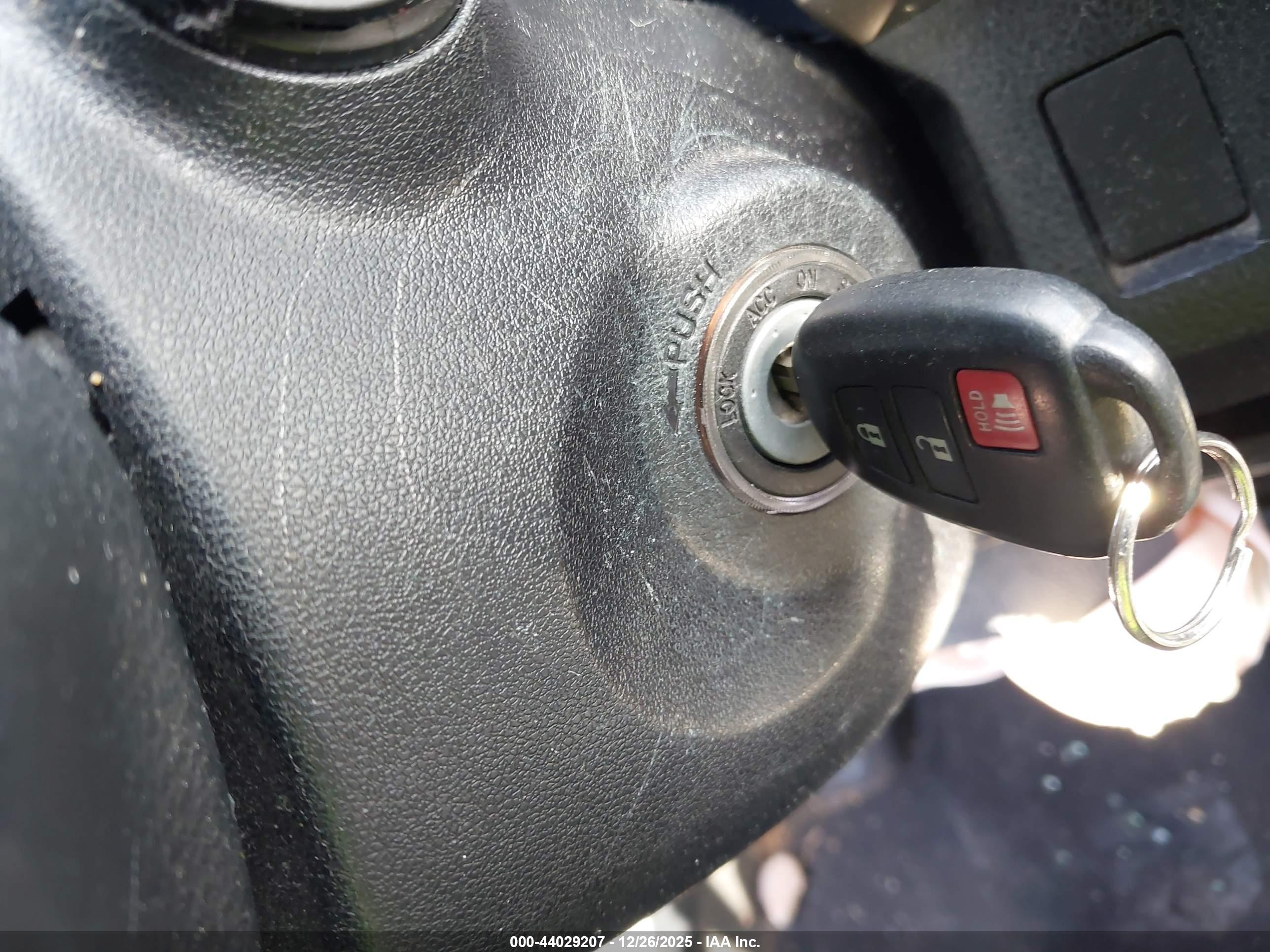 TOYOTA RAV4 image 11