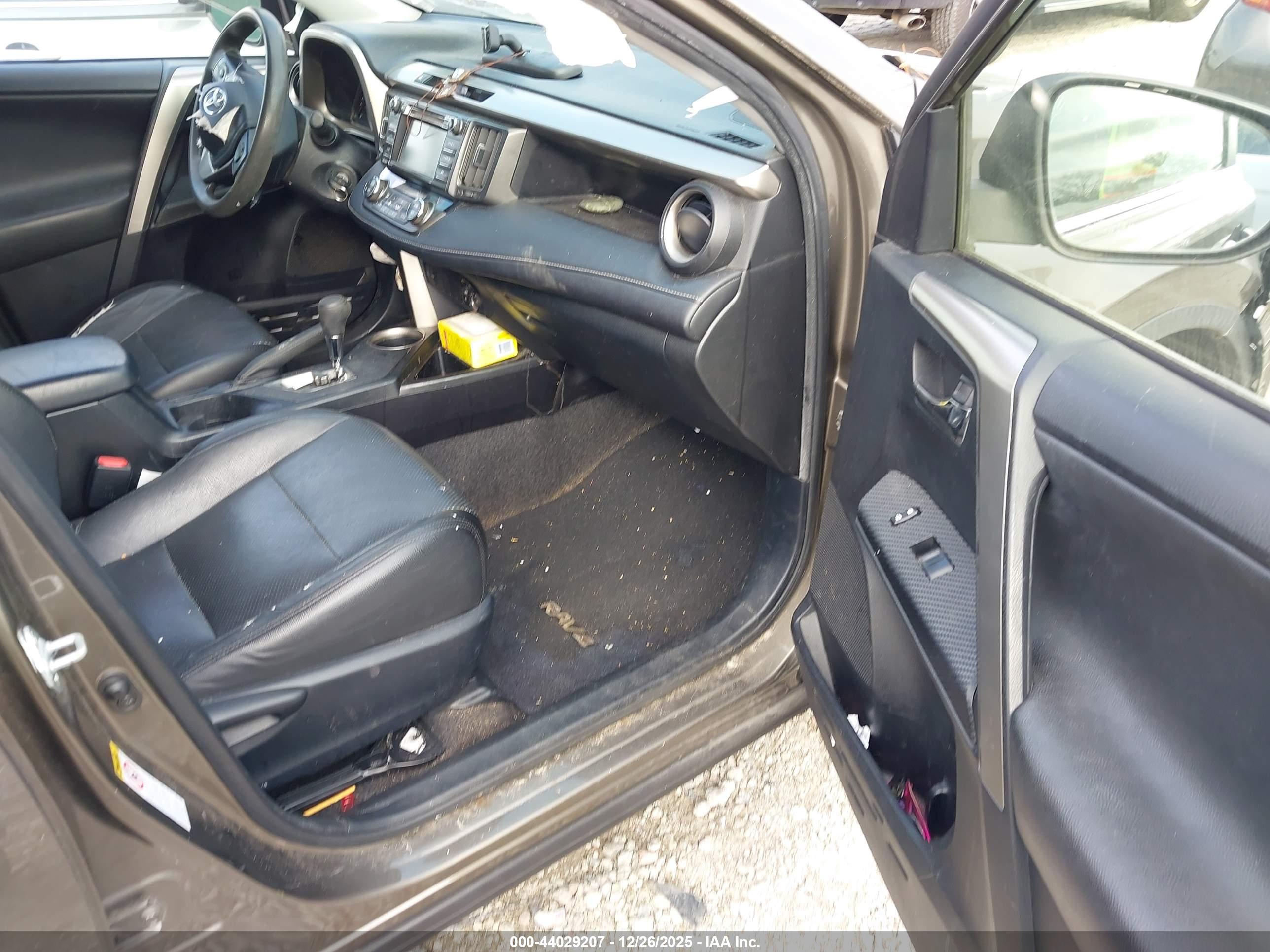 TOYOTA RAV4 image 5