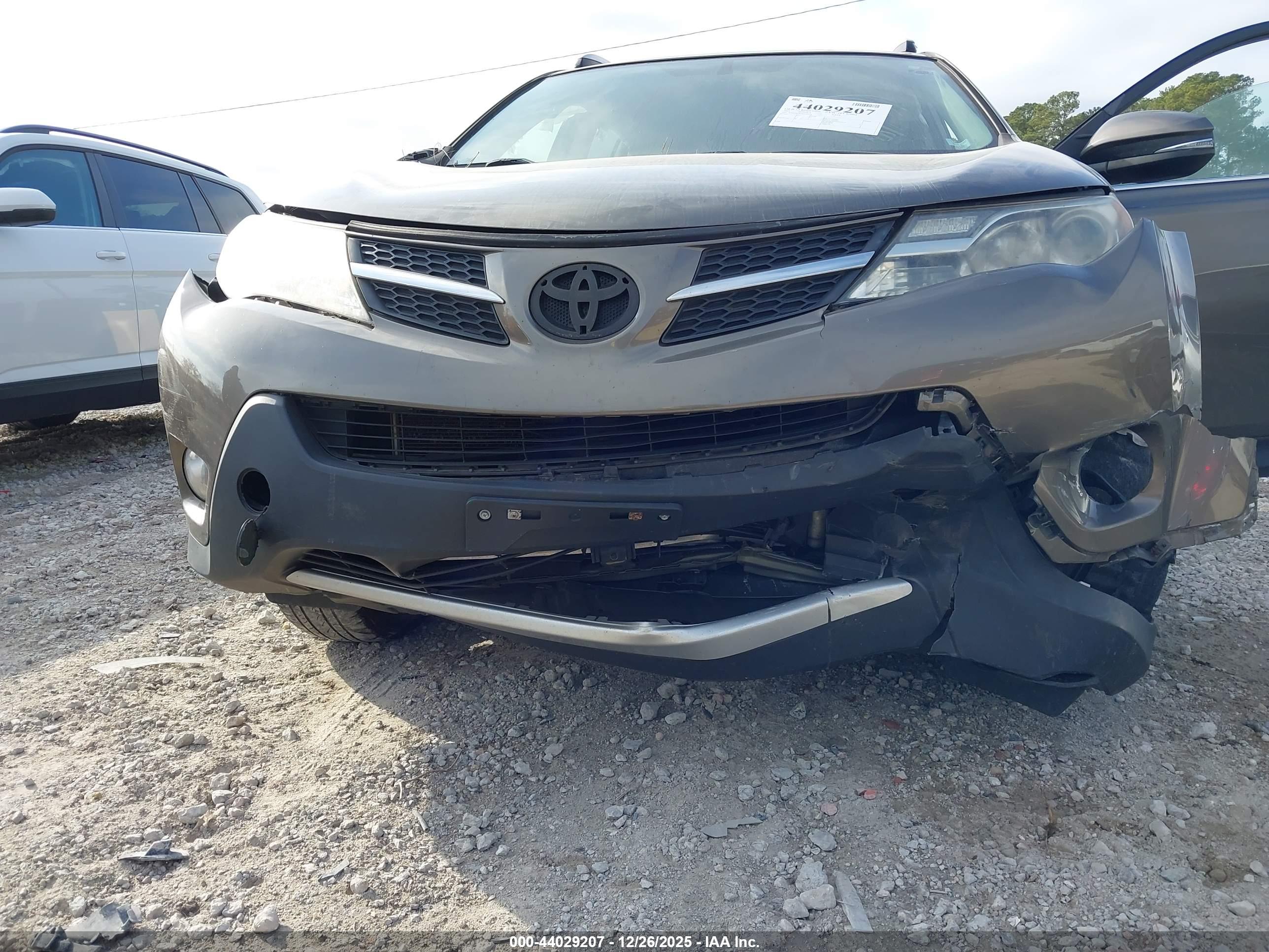 TOYOTA RAV4 image 6
