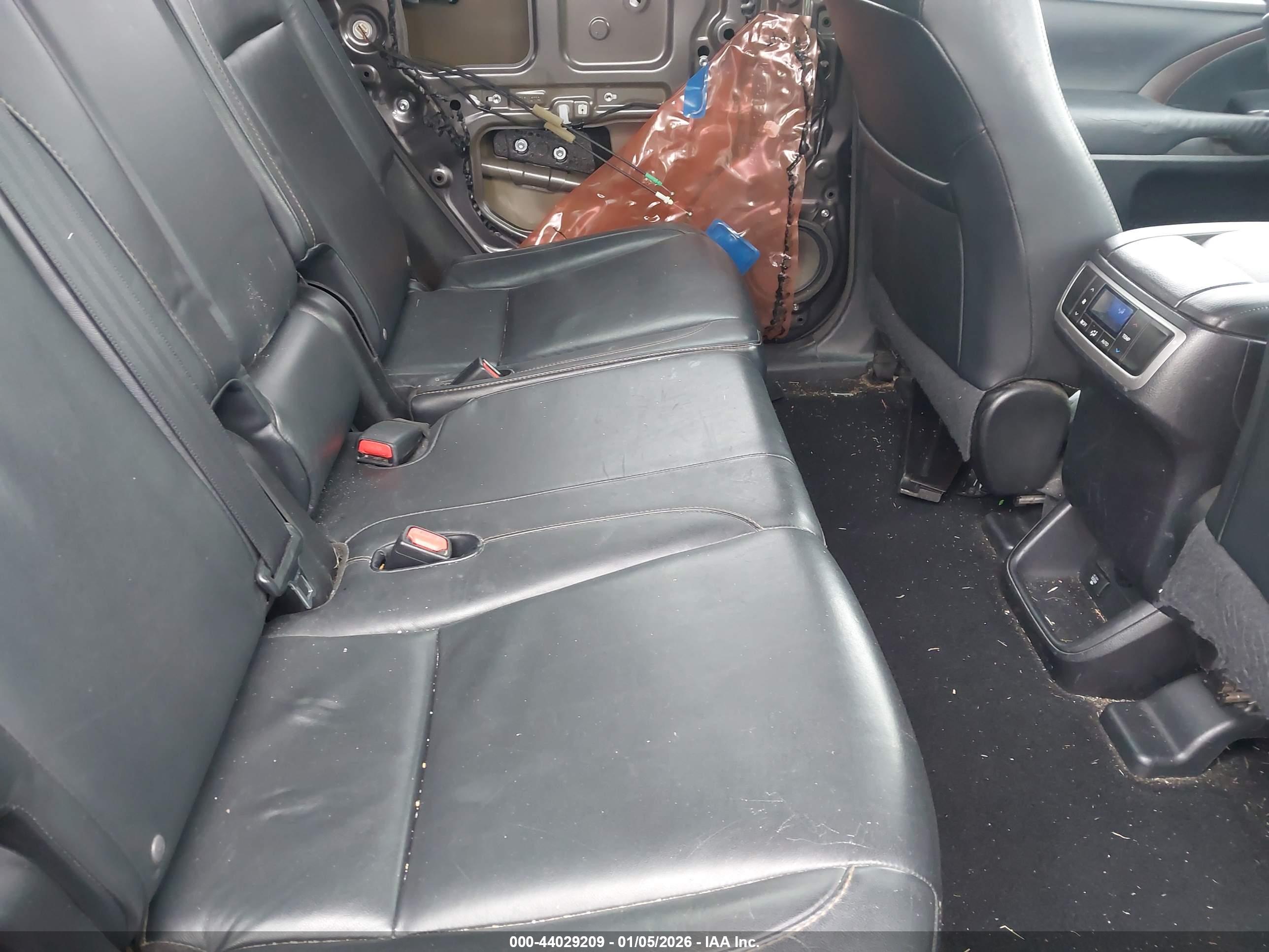 TOYOTA HIGHLANDER image 8