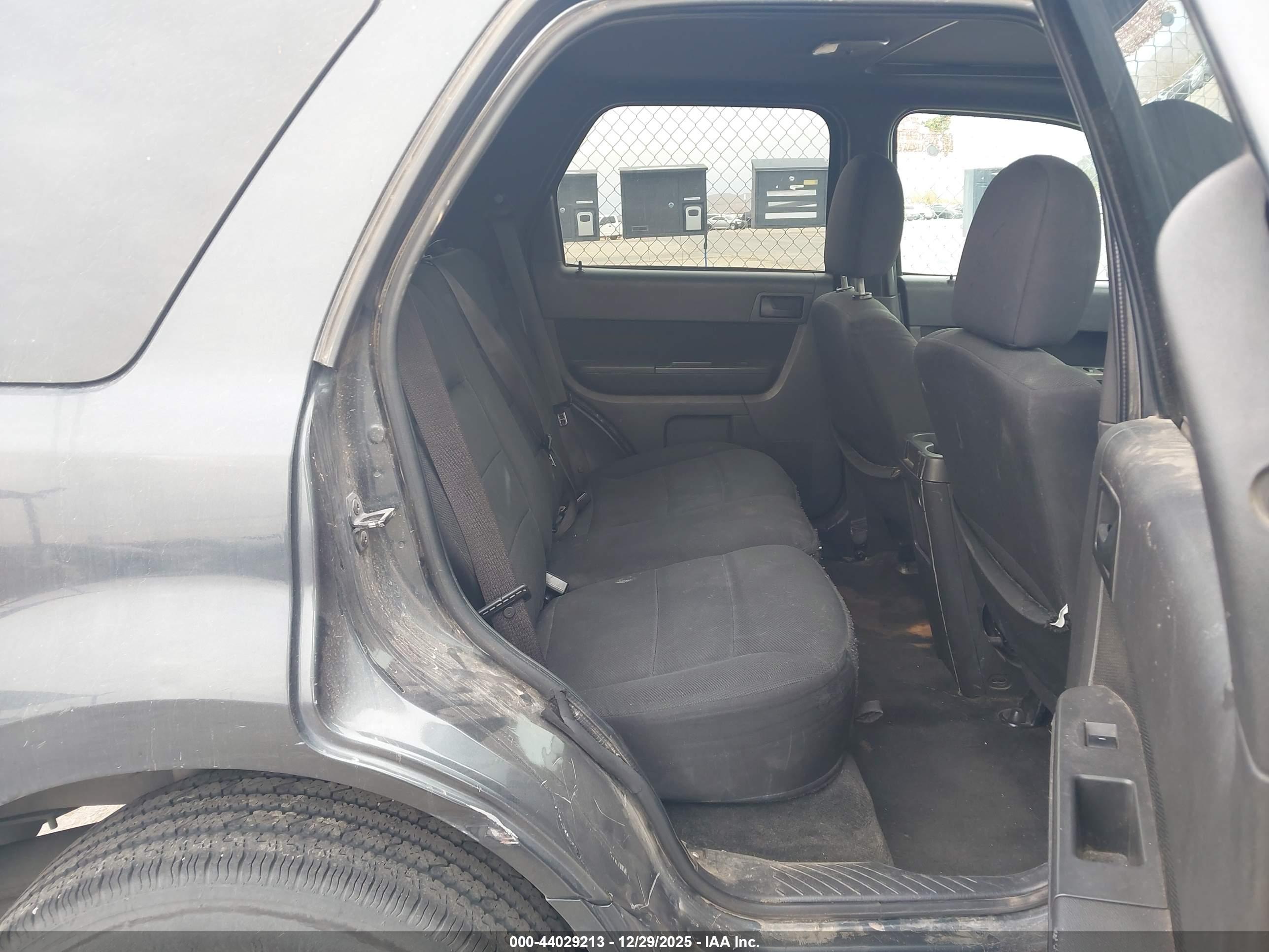 FORD ESCAPE image 8