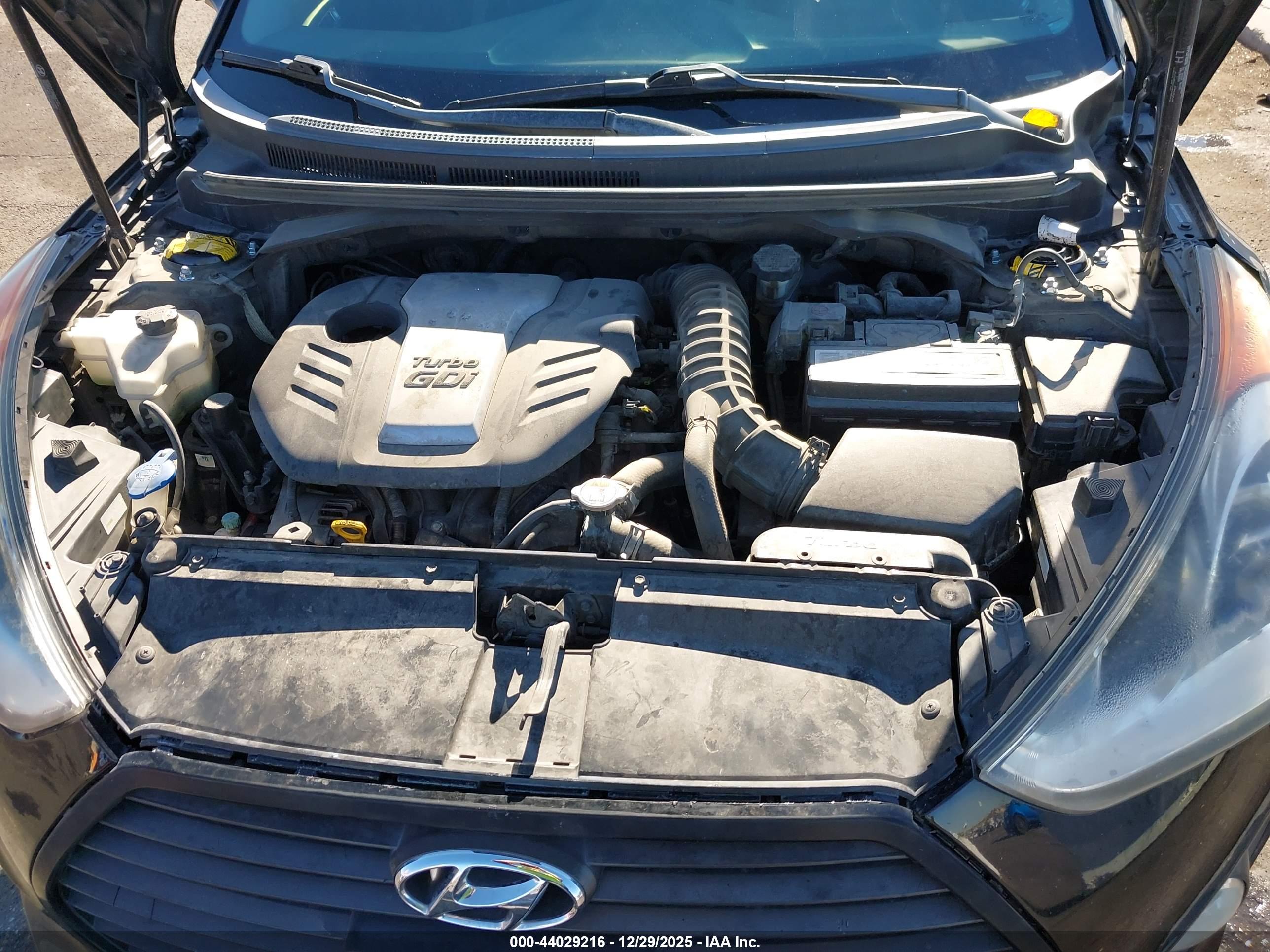 HYUNDAI VELOSTER image 10