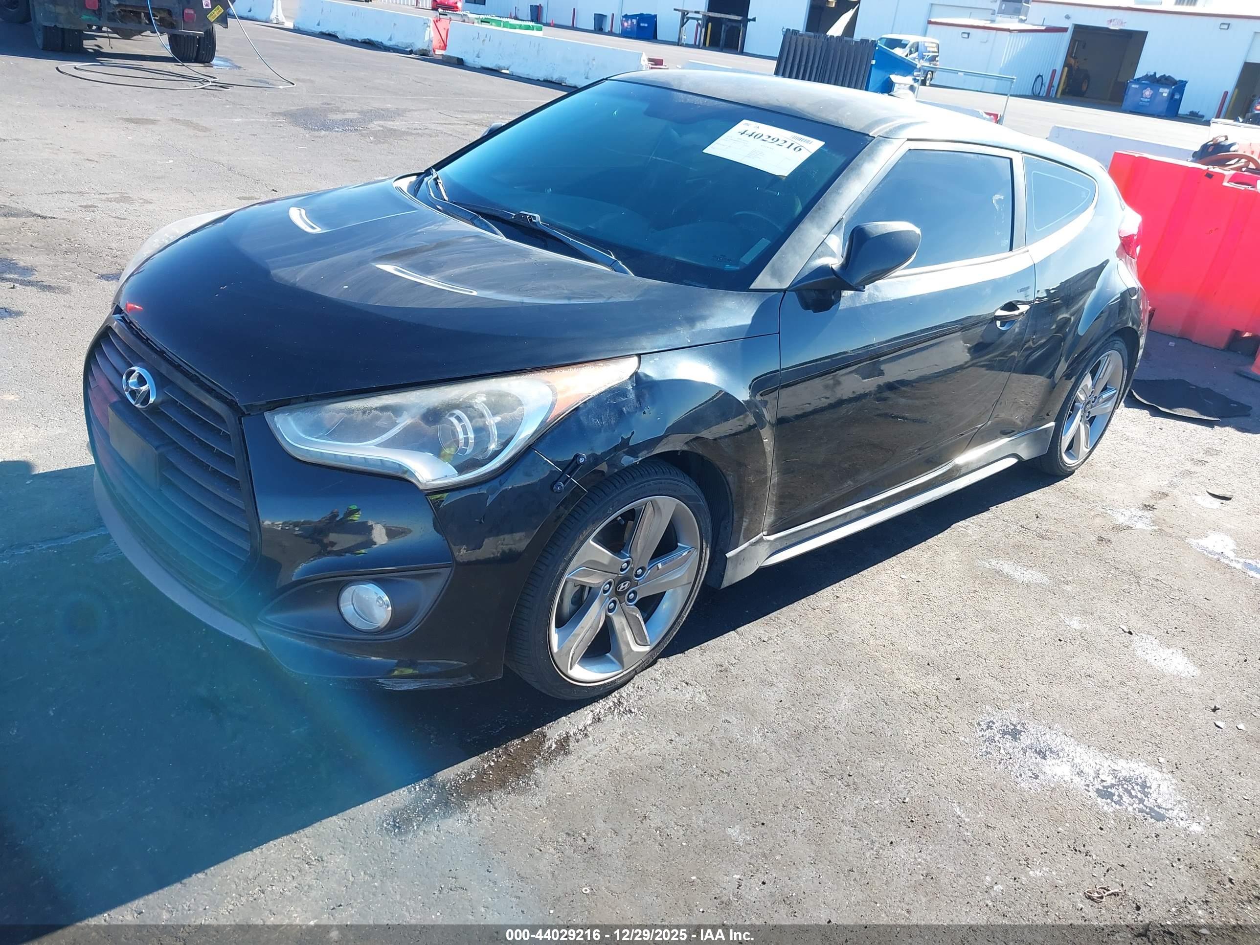HYUNDAI VELOSTER image 2