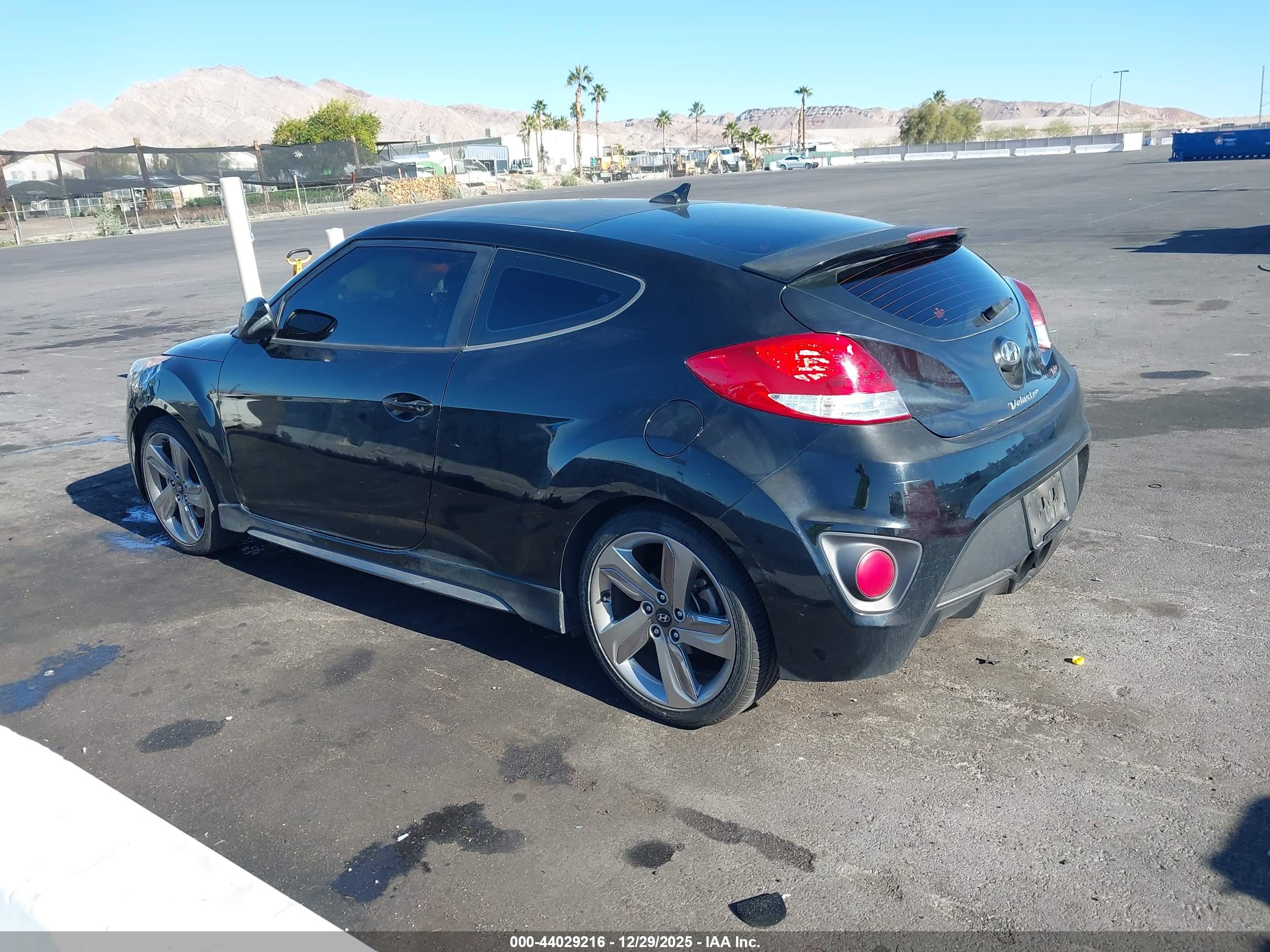 HYUNDAI VELOSTER image 3