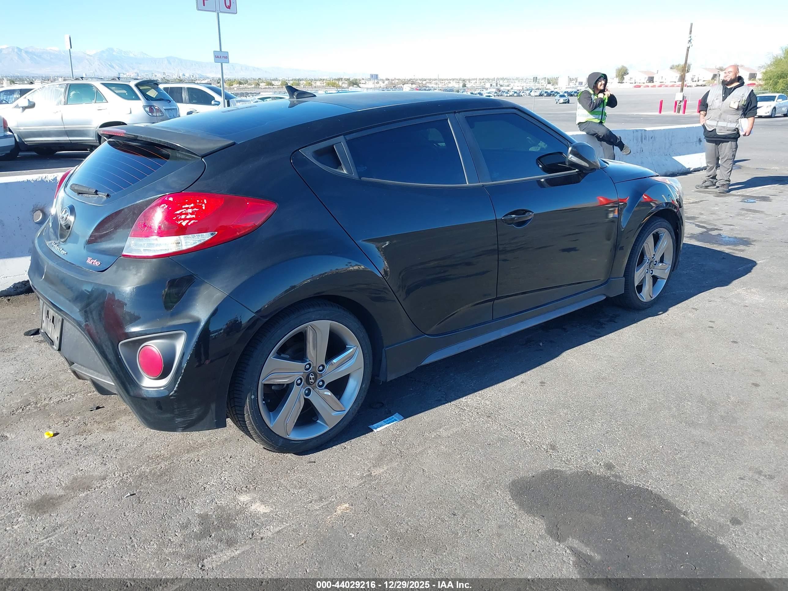 HYUNDAI VELOSTER image 4