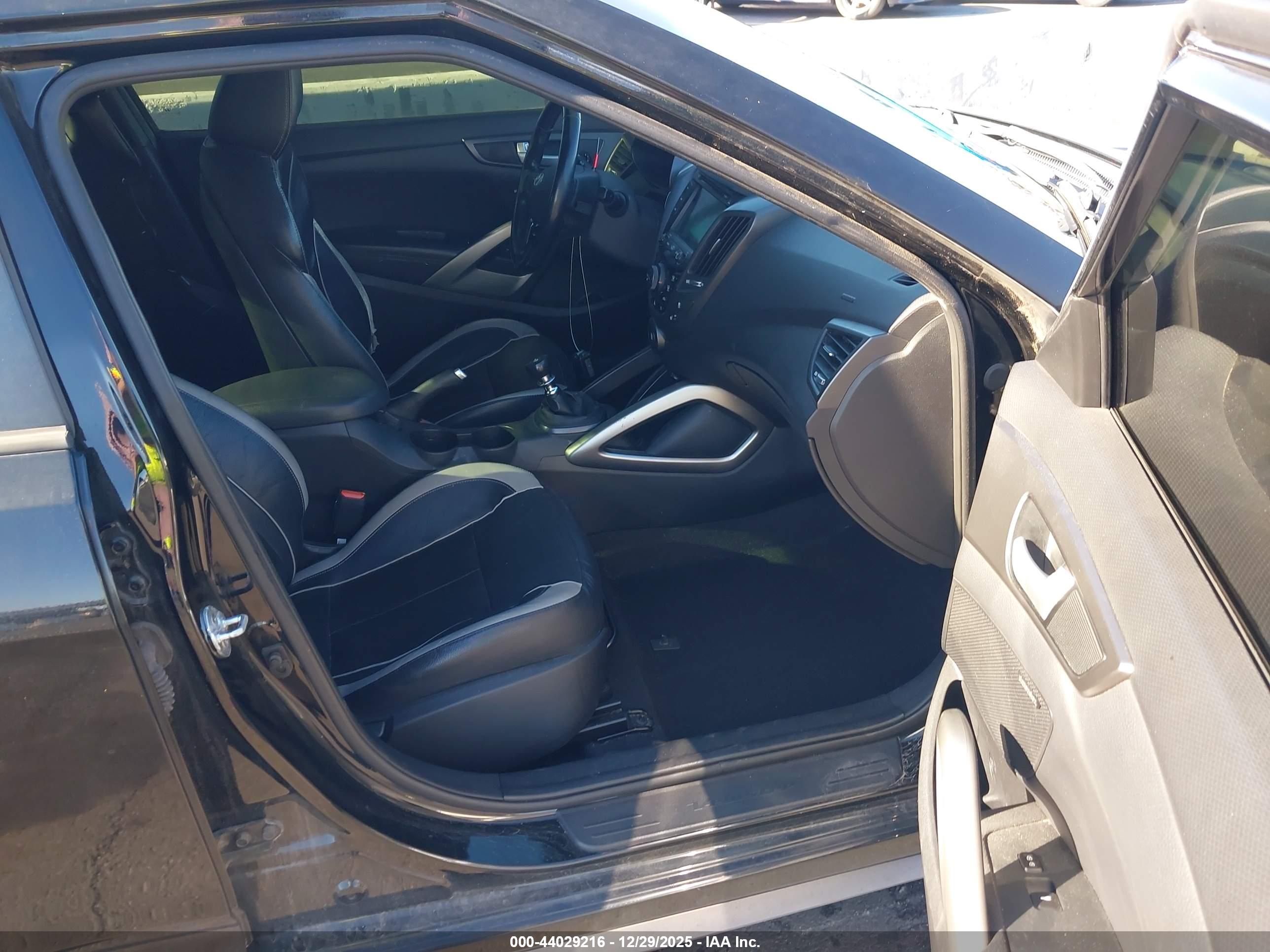 HYUNDAI VELOSTER image 5