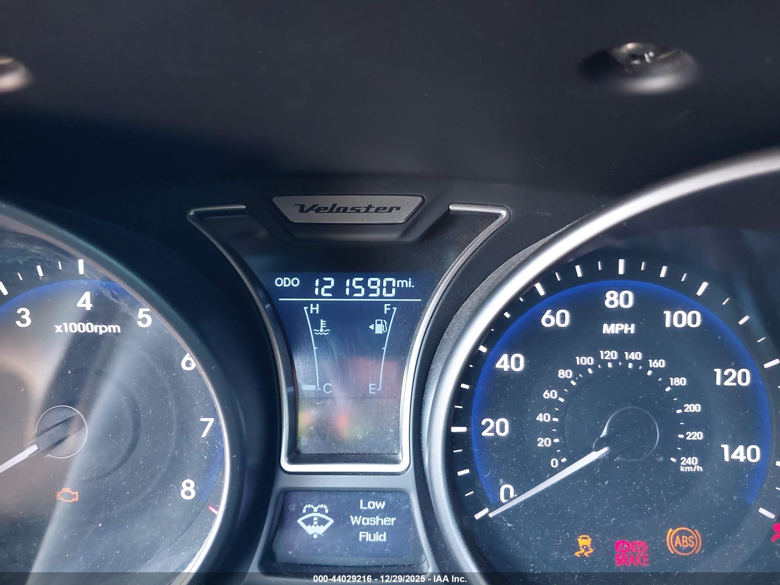 HYUNDAI VELOSTER image 7