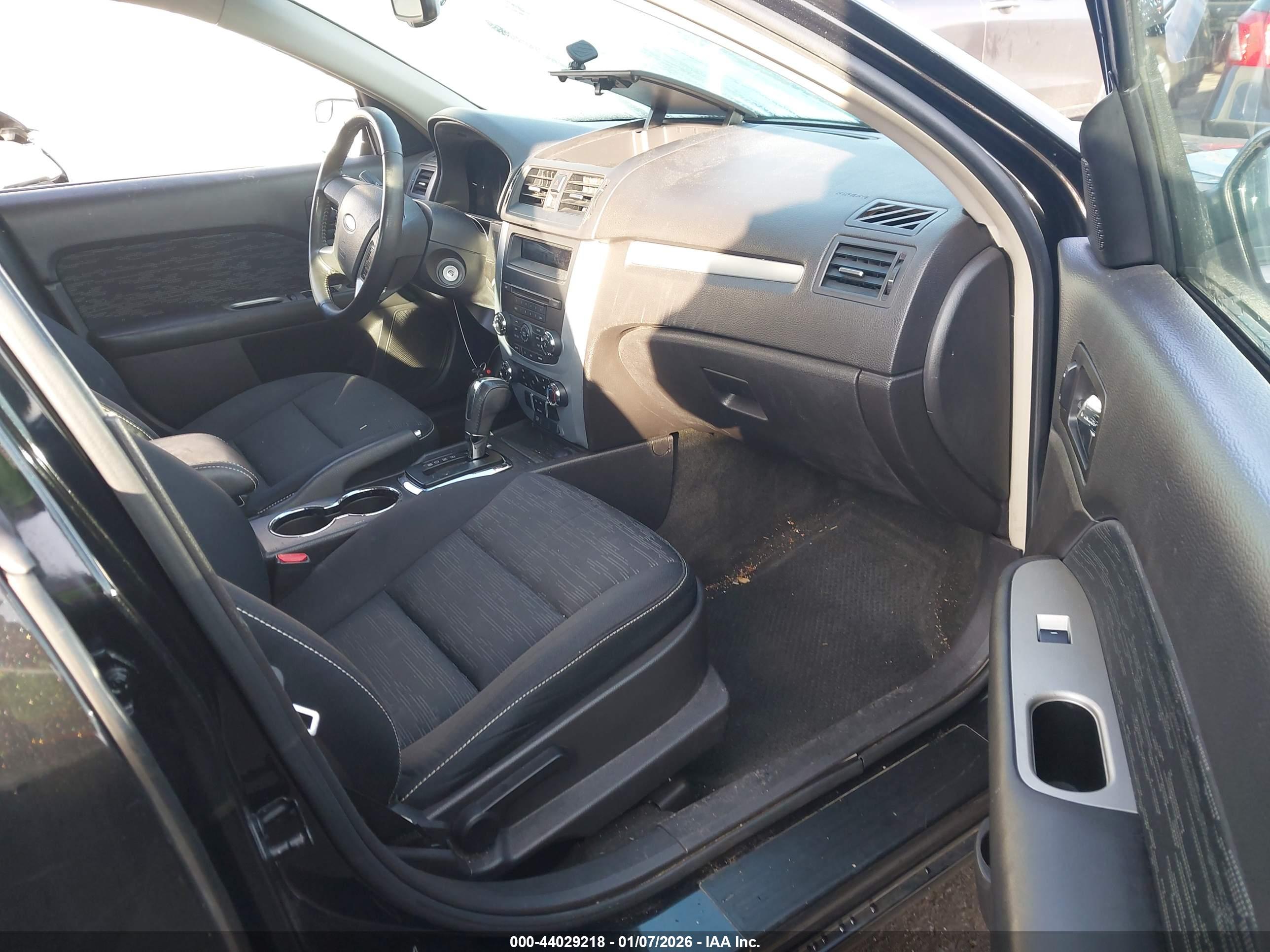 FORD FUSION image 5