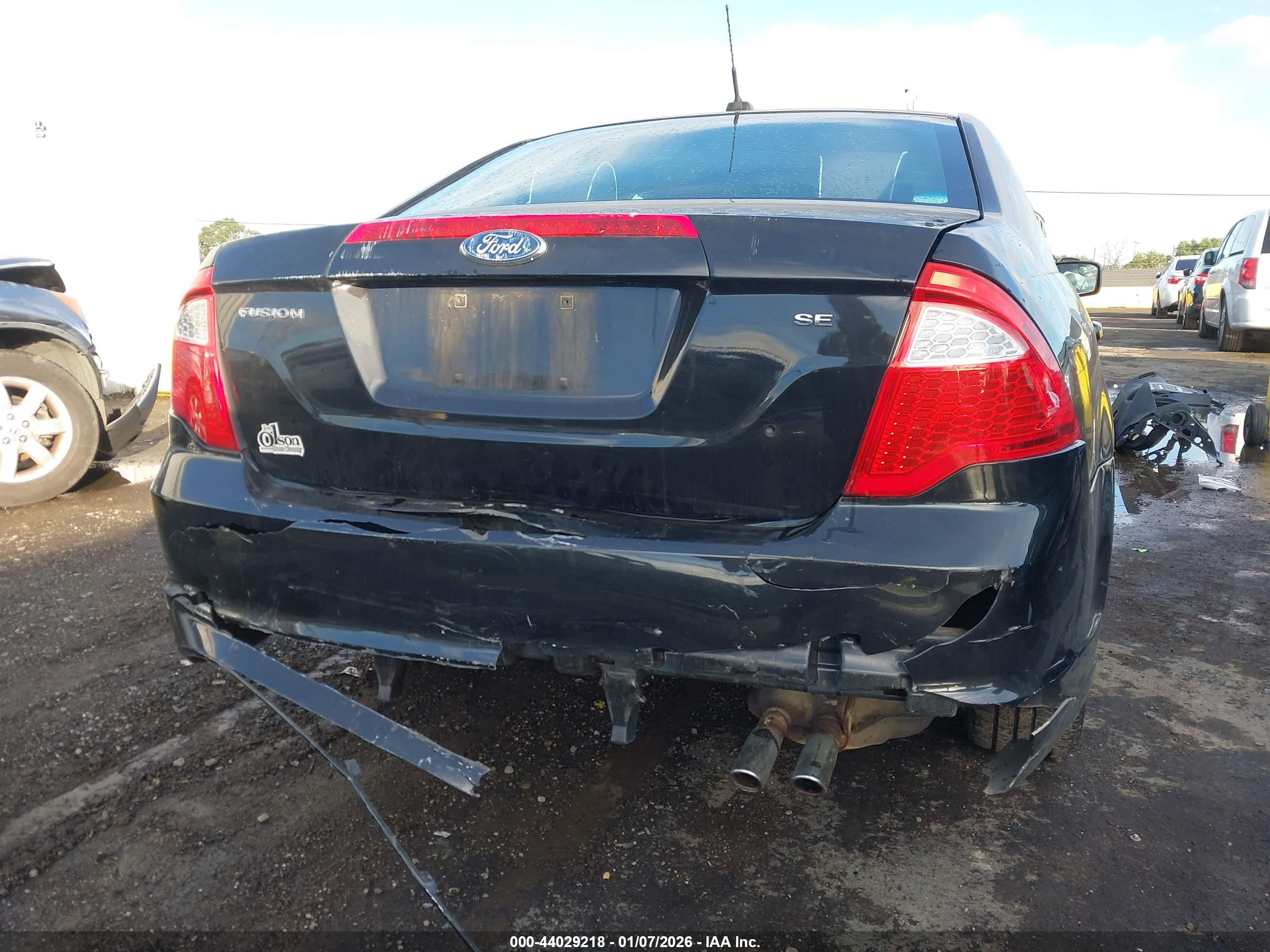 FORD FUSION image 6