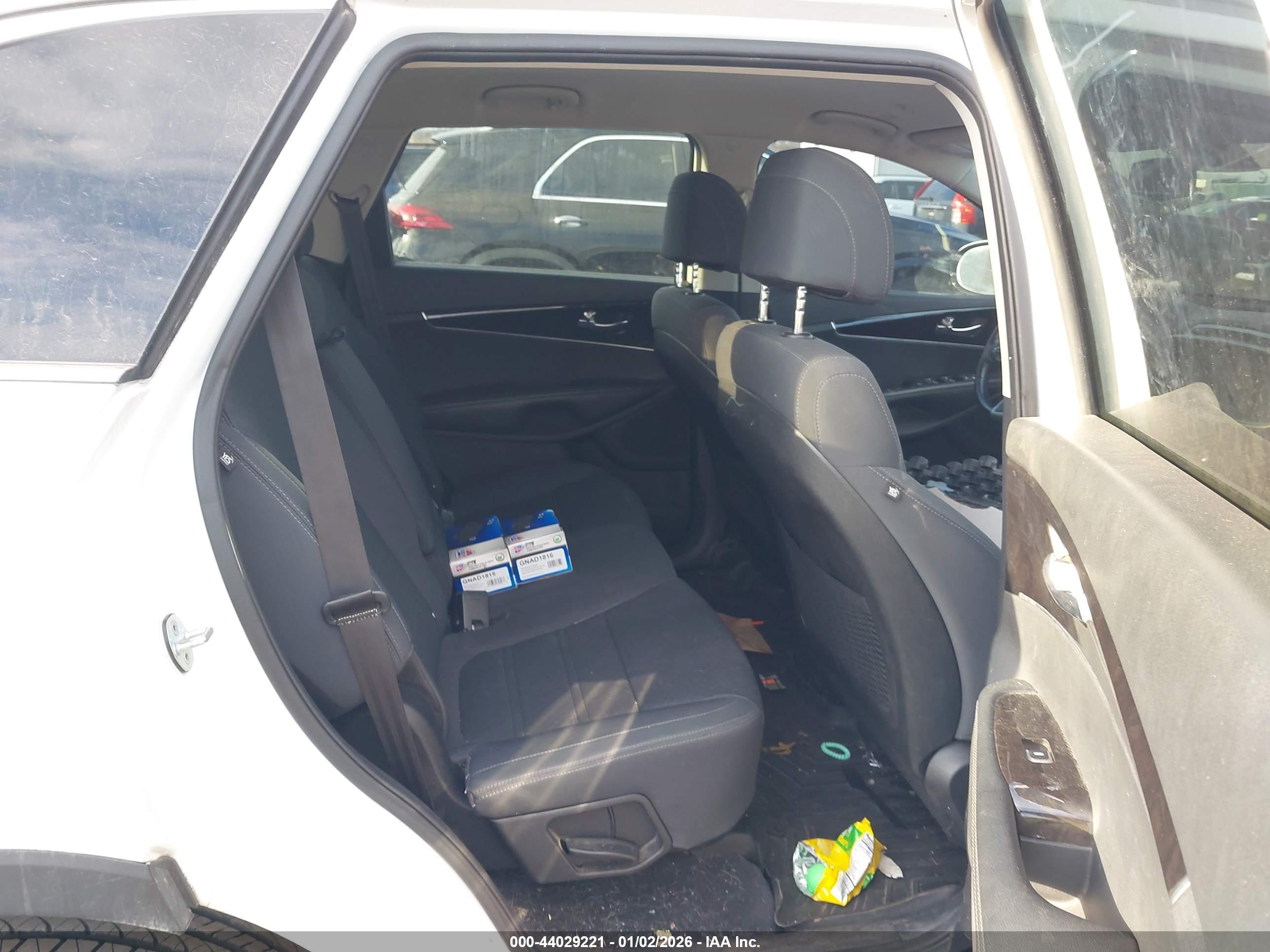 KIA SORENTO image 8