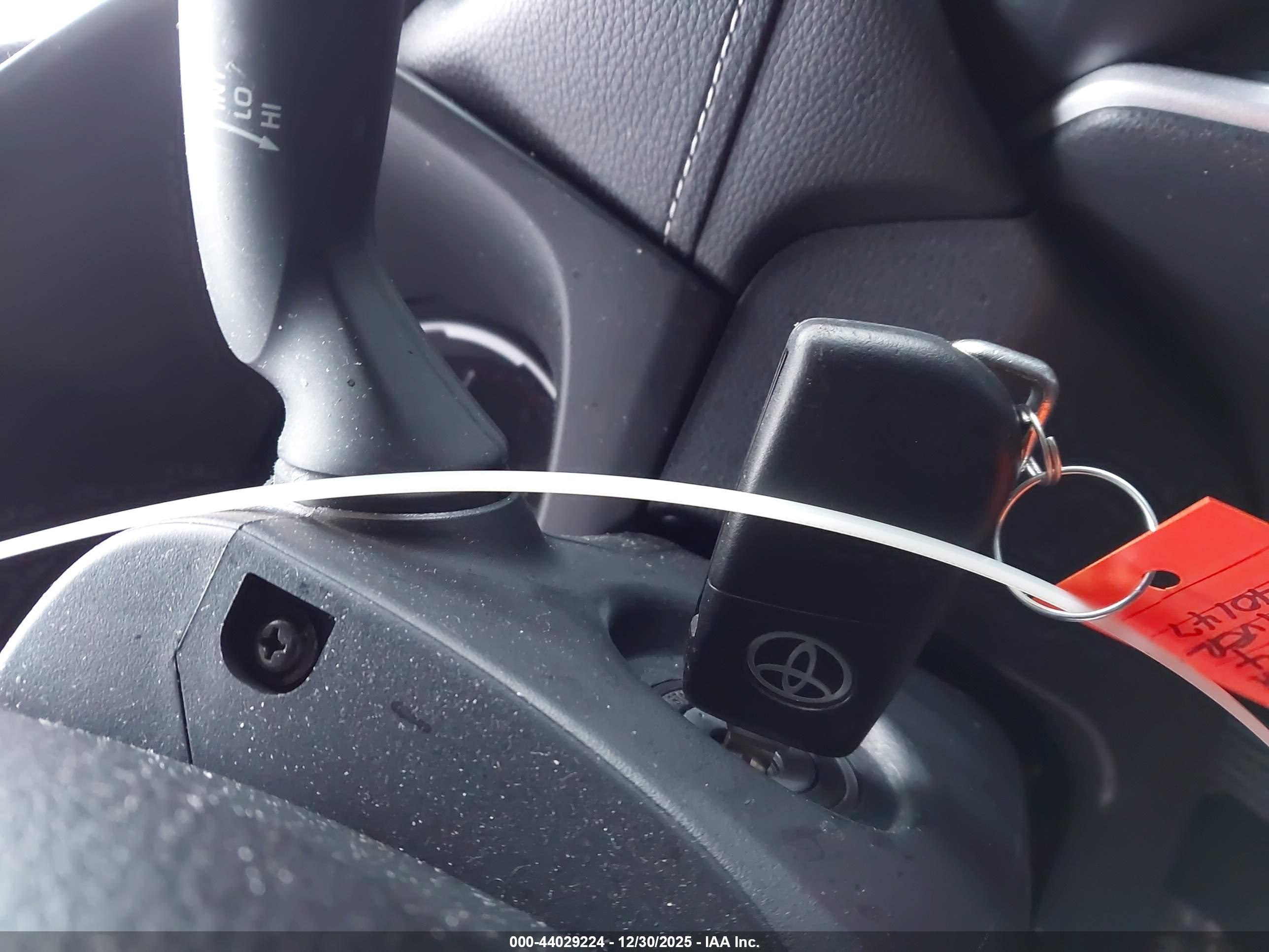 TOYOTA RAV4 image 11