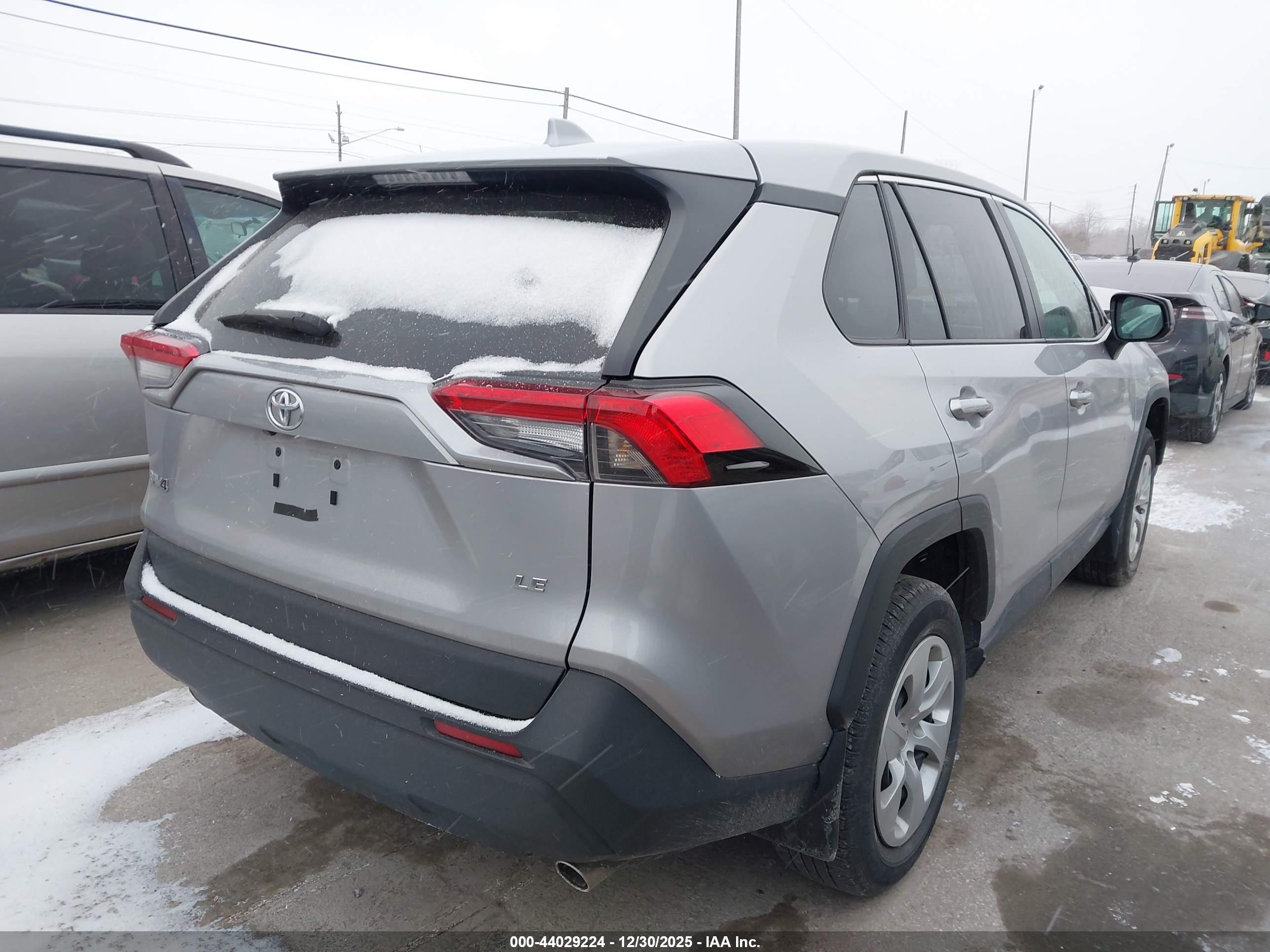 TOYOTA RAV4 image 4