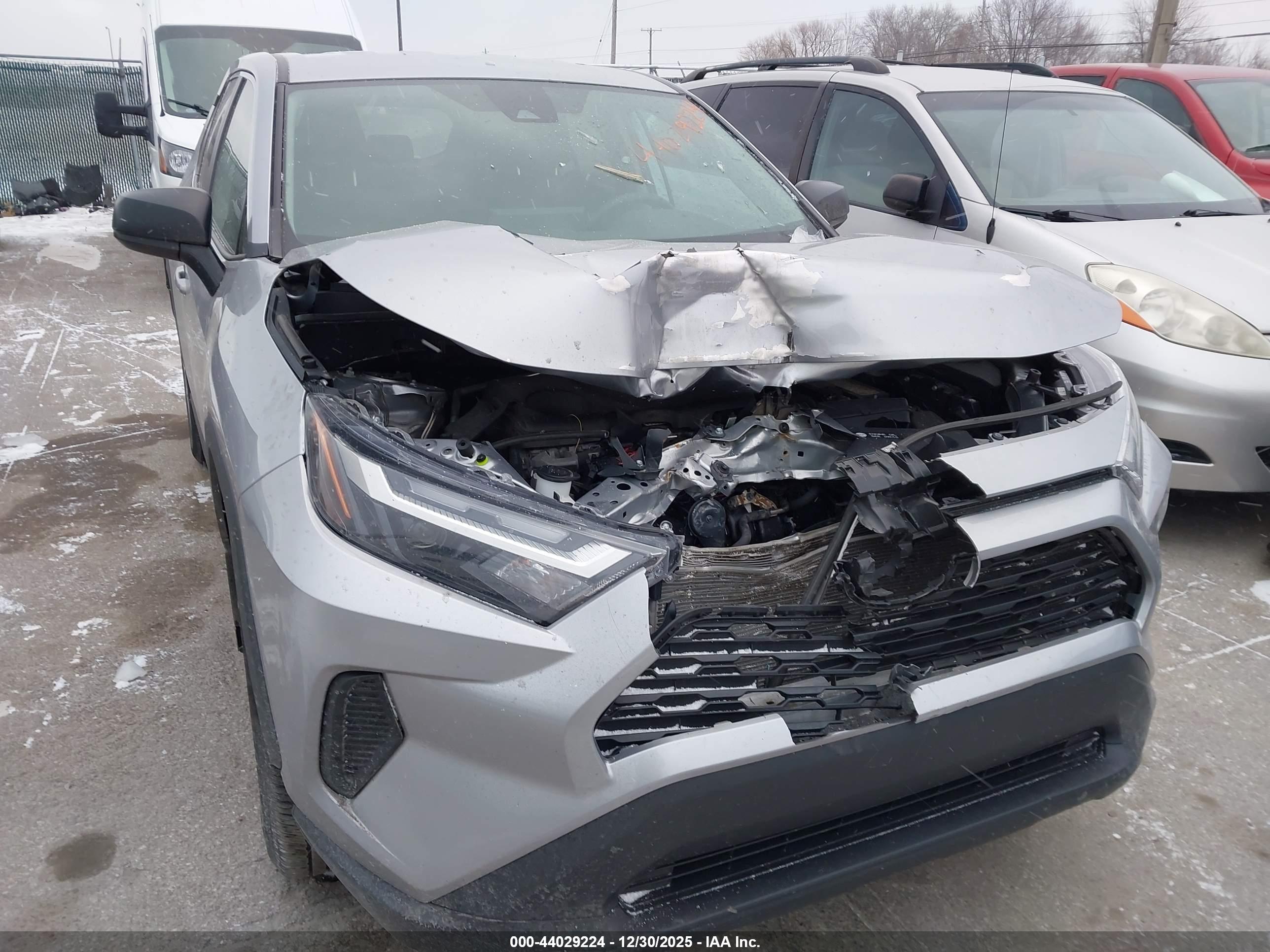 TOYOTA RAV4 image 6