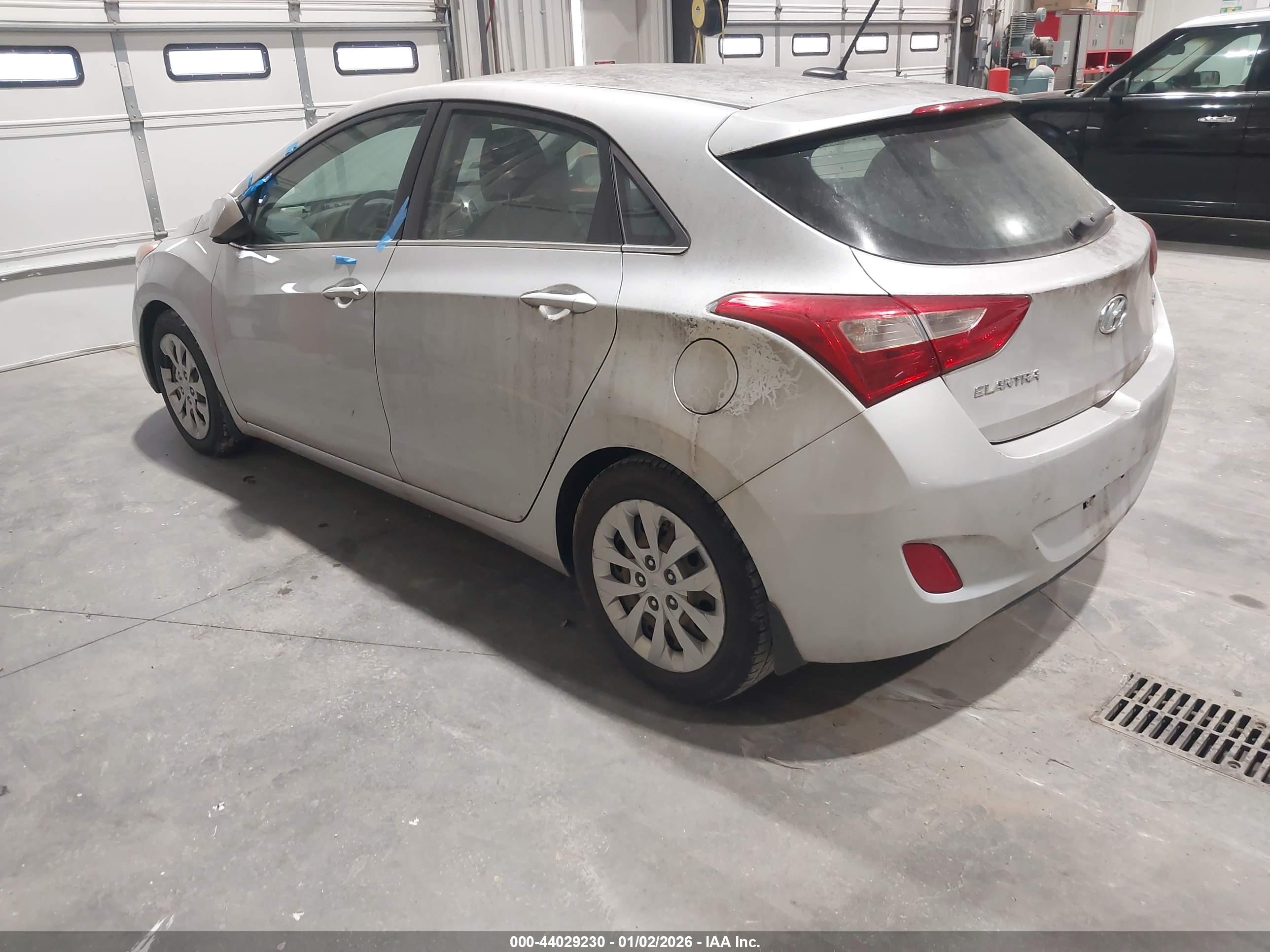 HYUNDAI ELANTRA image 3